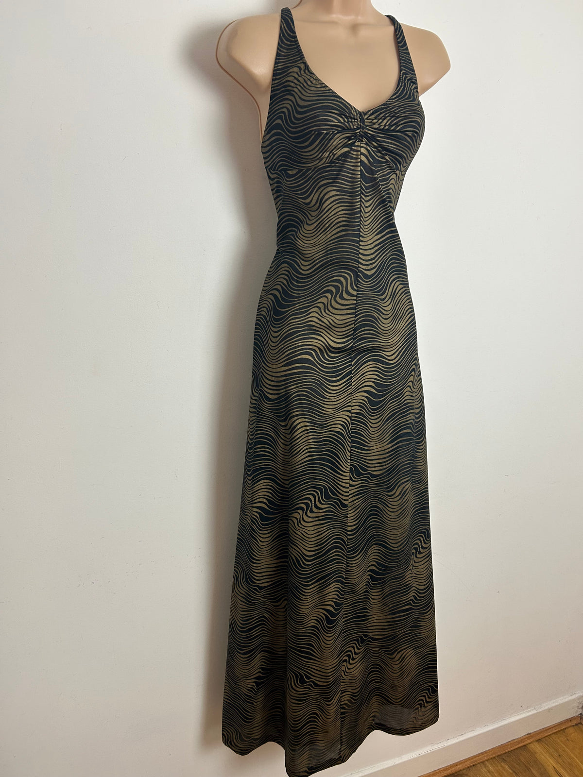 Vintage 1970s Size 6-8 Black & Dark Gold Wavy Stripe Print Open Back Cross Strap Maxi Dress