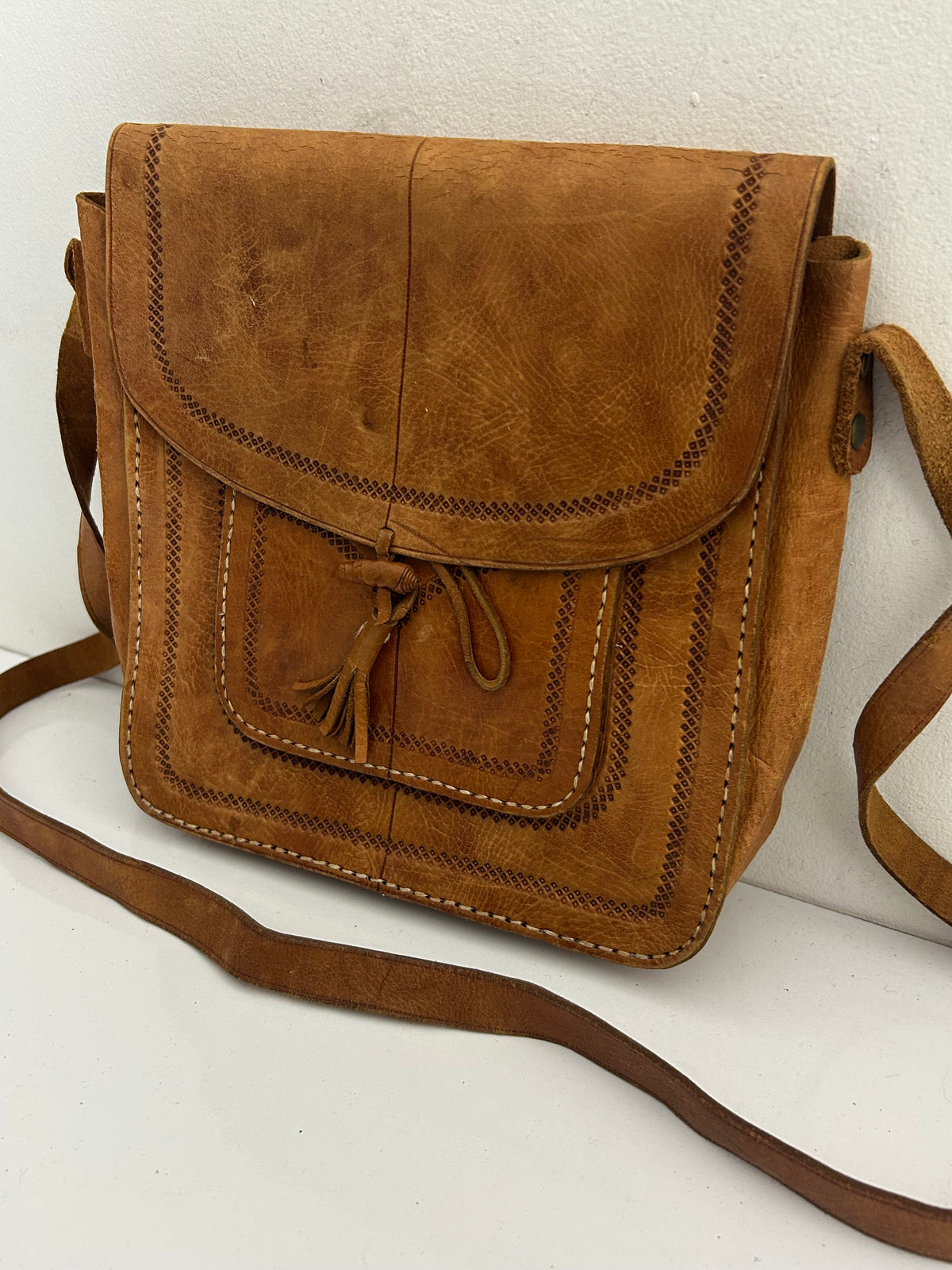 Vintage 1970s Tan Brown Real Leather Tooled Detail Satchel Saddle Handbag