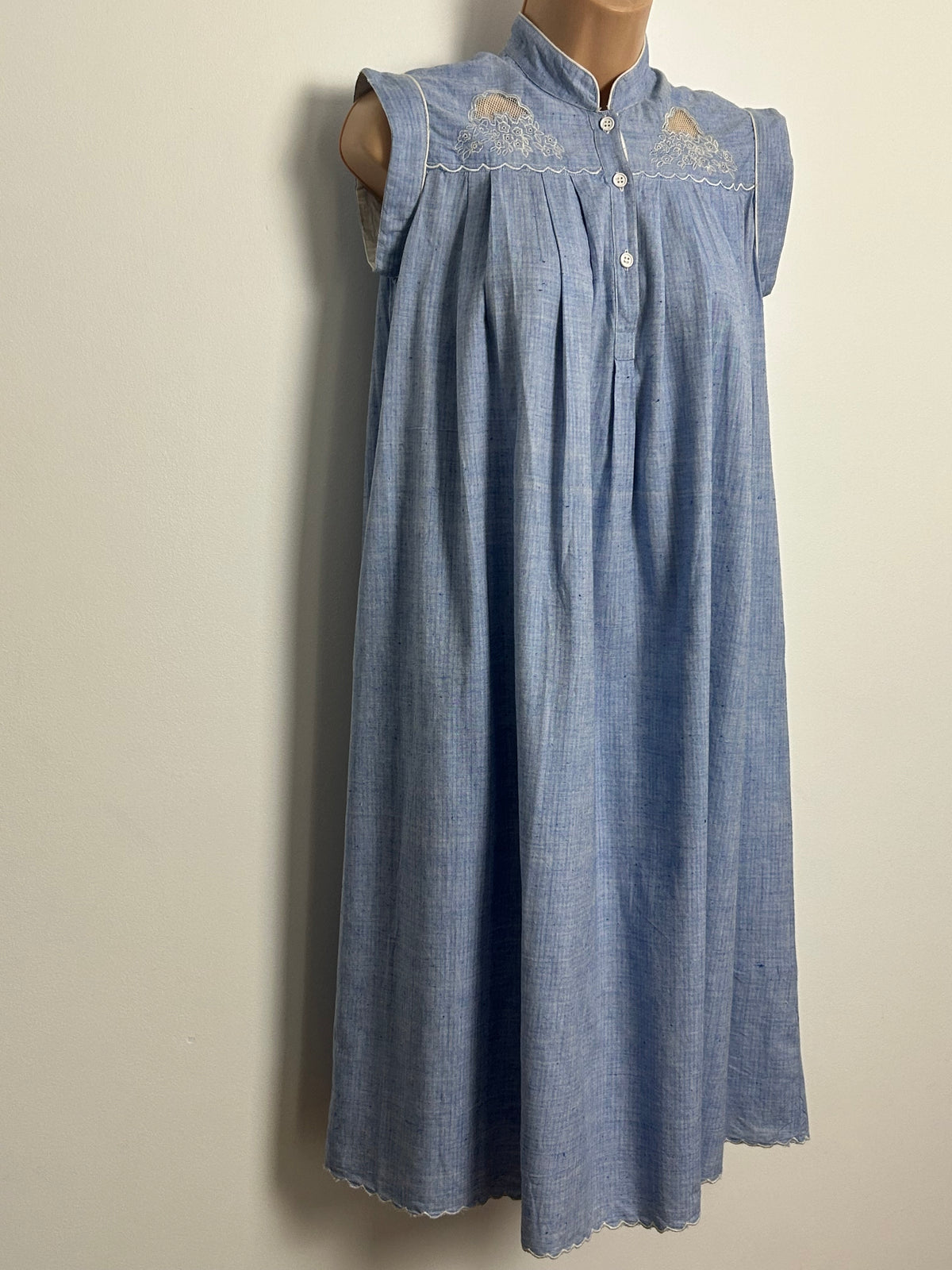 Vintage 1970s ROSHAFI Size 8 Pale Blue Chambray Pocket Detail Indian Cotton Smock Dress