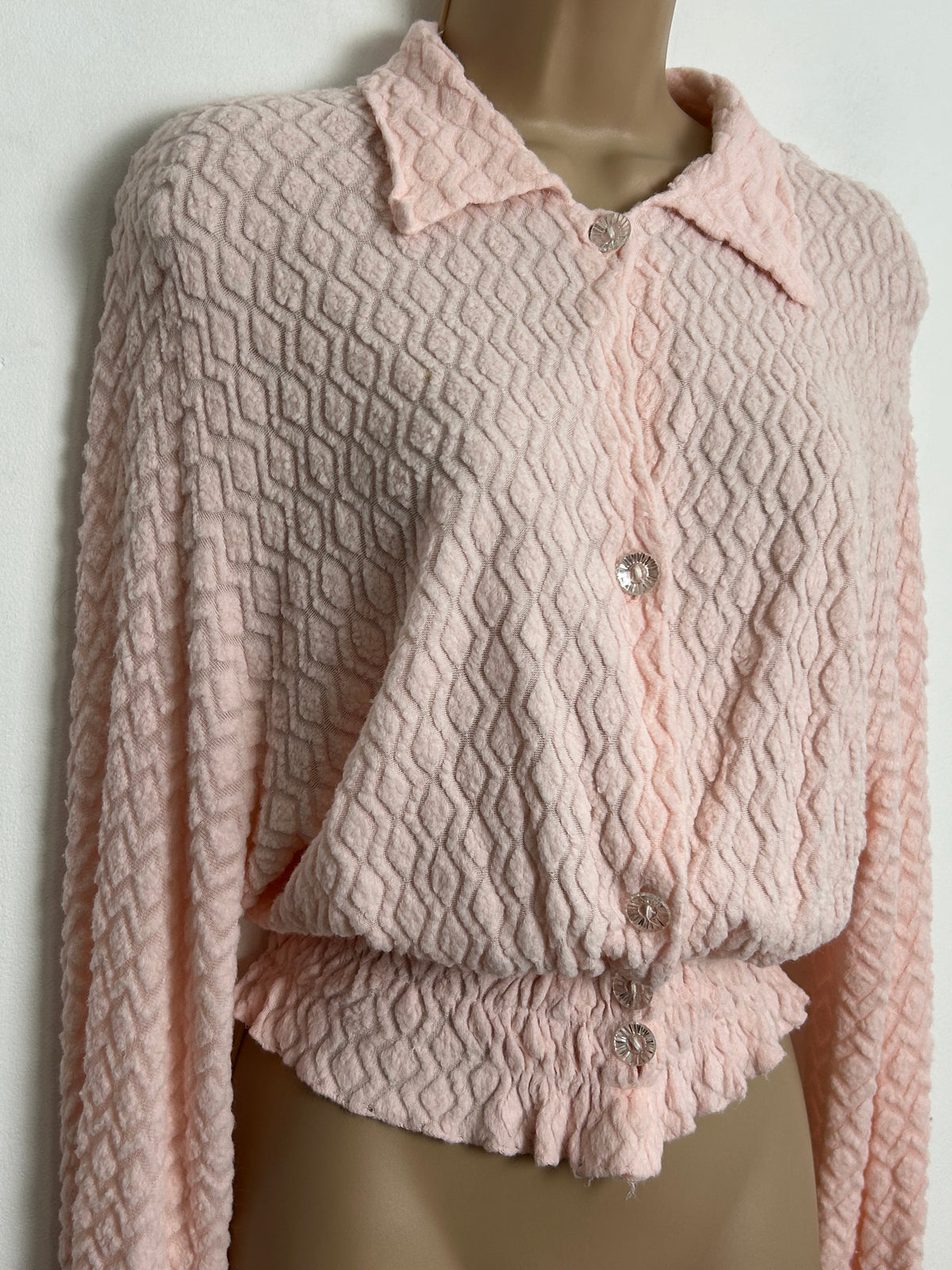 Vintage 1960s Size 10 Pale Pink Textured Diamond Pattern Long Sleeve Bed Jacket