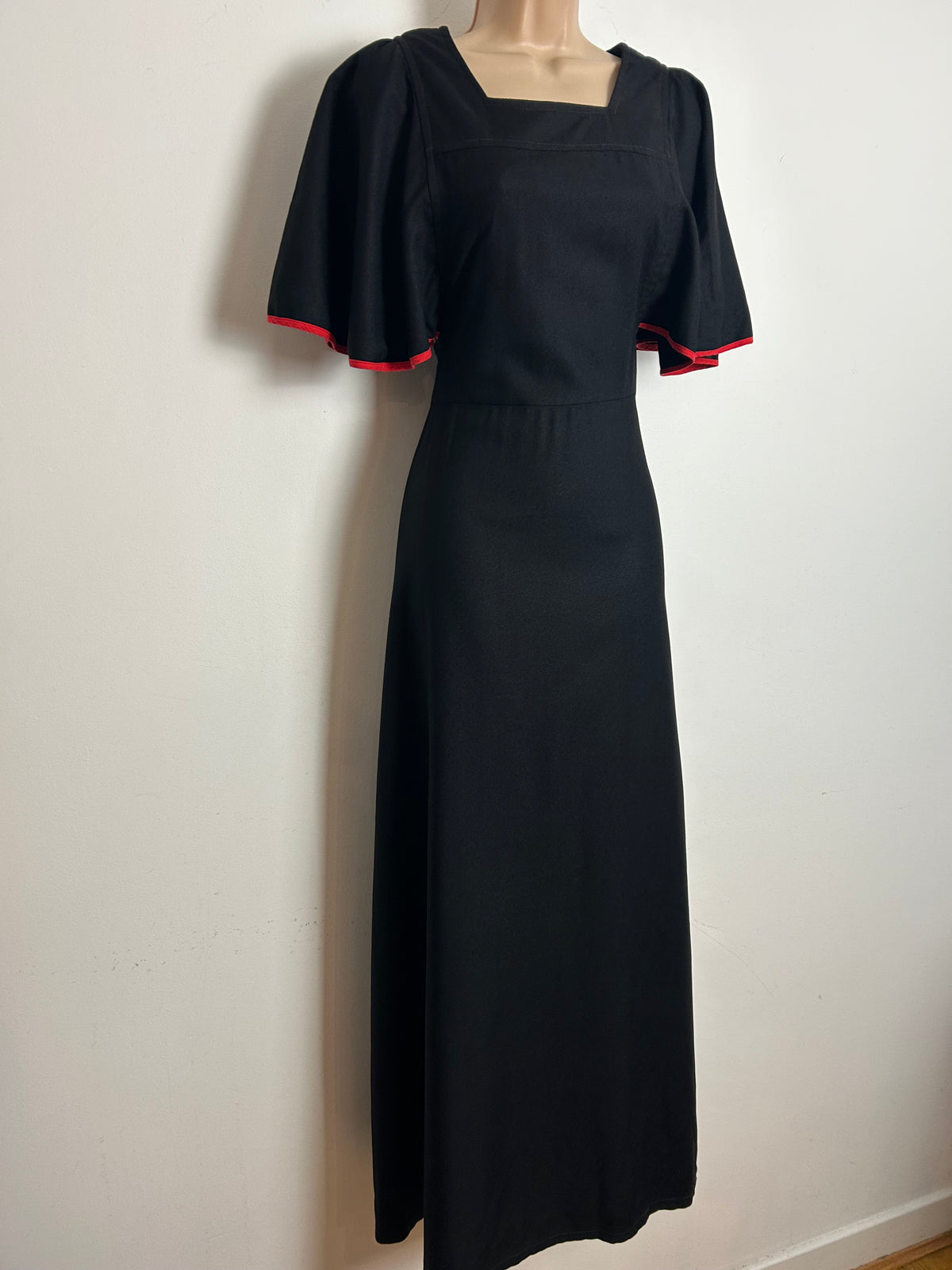 Vintage Late 1960s CLOBBER JEFF BANKS Size 8 Black Red Trim Flutter Sleeve Tie Back Maxi Dress