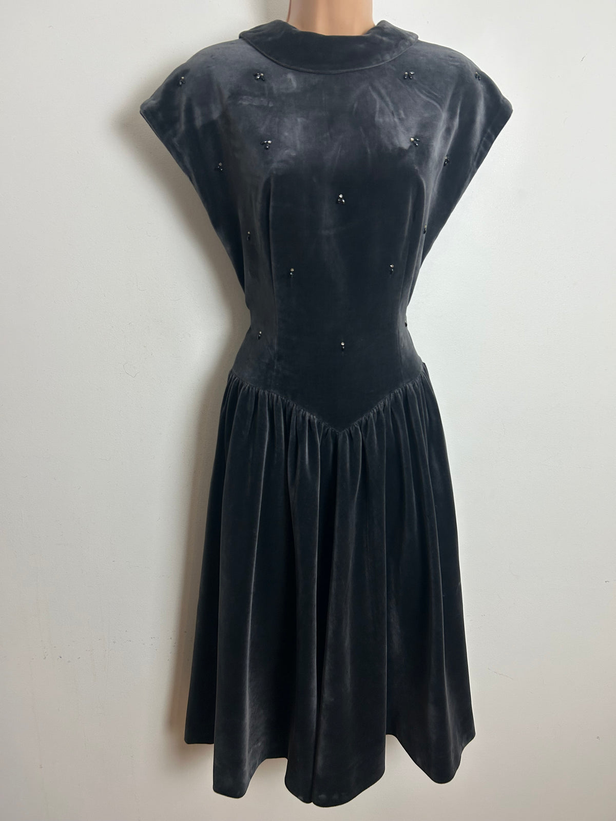 Vintage Late 1950s Size 10-12 Dark Grey Velvet Bead & Diamante Embellished Button Back Dress
