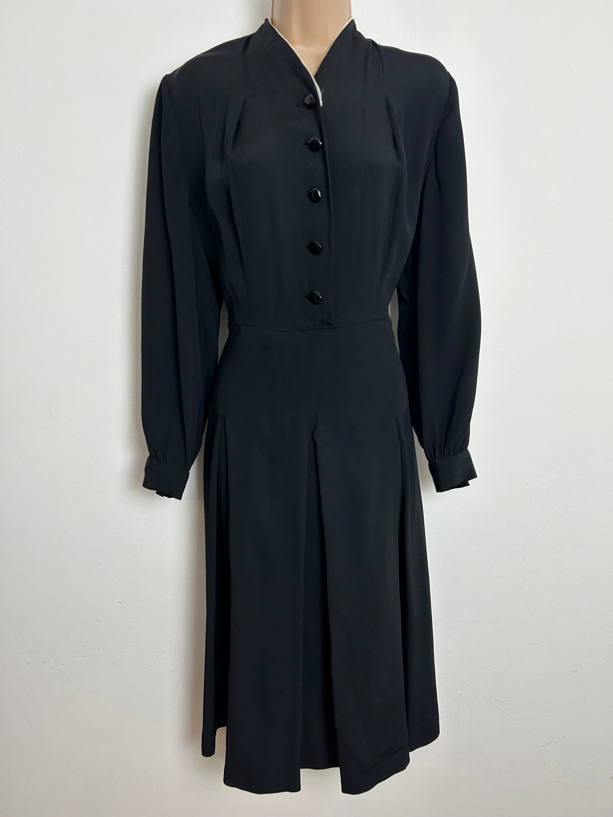 Vintage 1940s Size 14-16 Black Rayon Long Sleeve Mid Length Day Dress