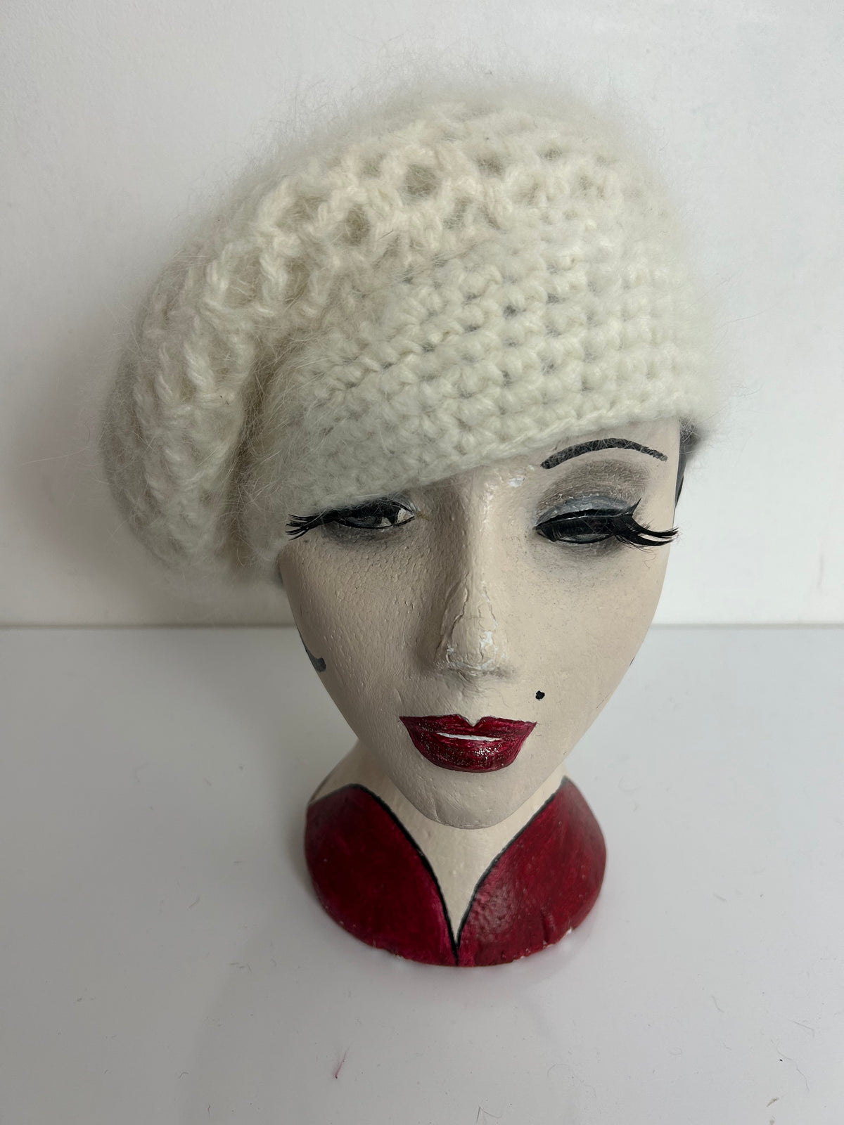 Vintage 1970s Winter White Chunky Knit Fab Angora Mix Beret Or Beanie Style Hat