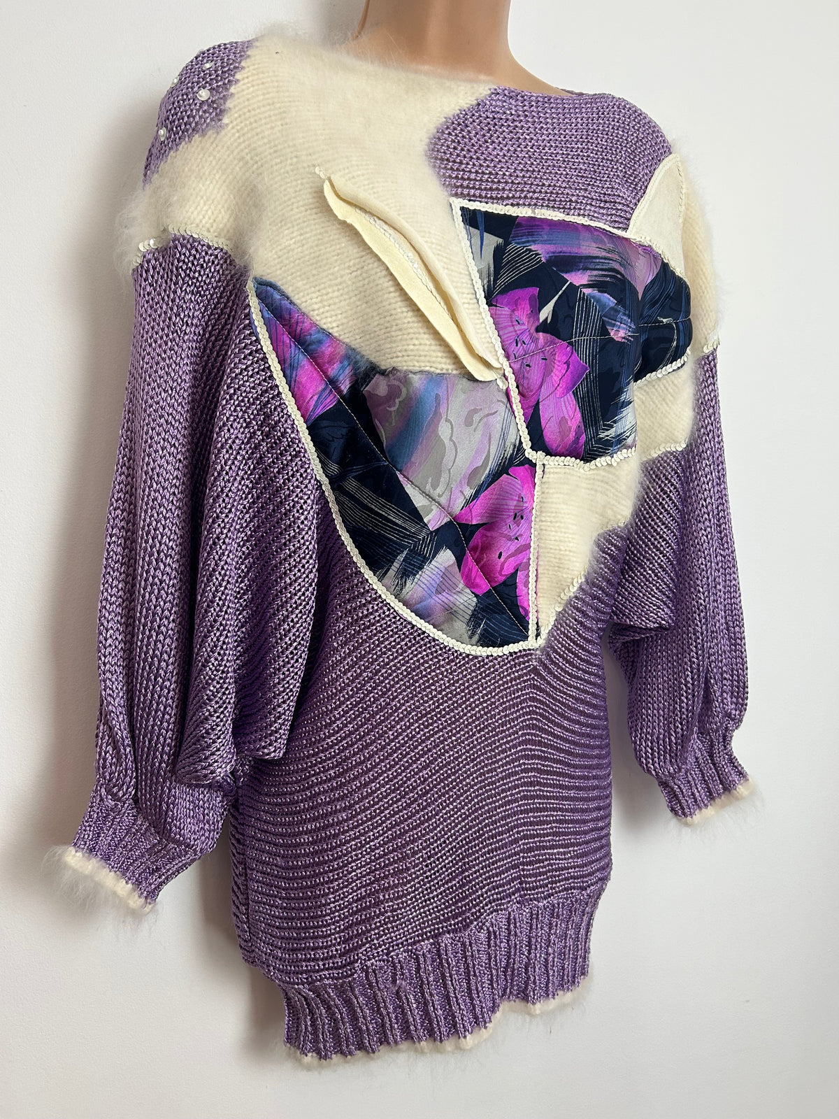 Vintage 1980s Size 12-14 Lilac & Cream Applique & Sequin Detail Slouchy Bat Wing Jumper