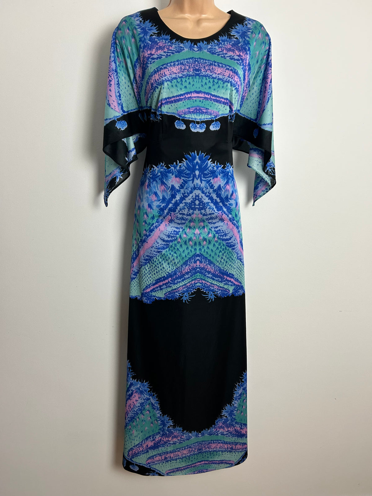 Vintage 1970s Size 10-12 Black Blue & Mint Green Abstract Print Pointed Sleeve Maxi Dress