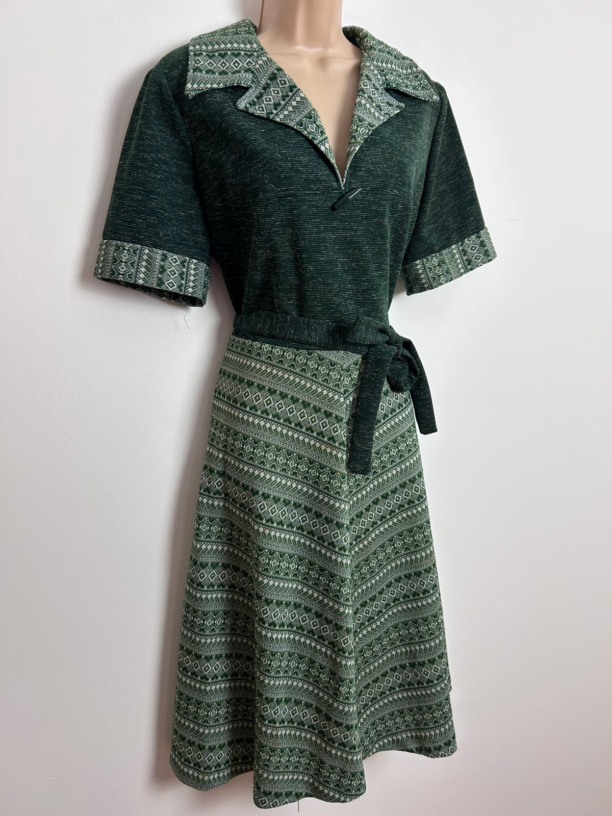 Vintage 1970s C&A UK Size 14 Dark Green & Abstract Print Jersey Double Collared Belted Day Dress