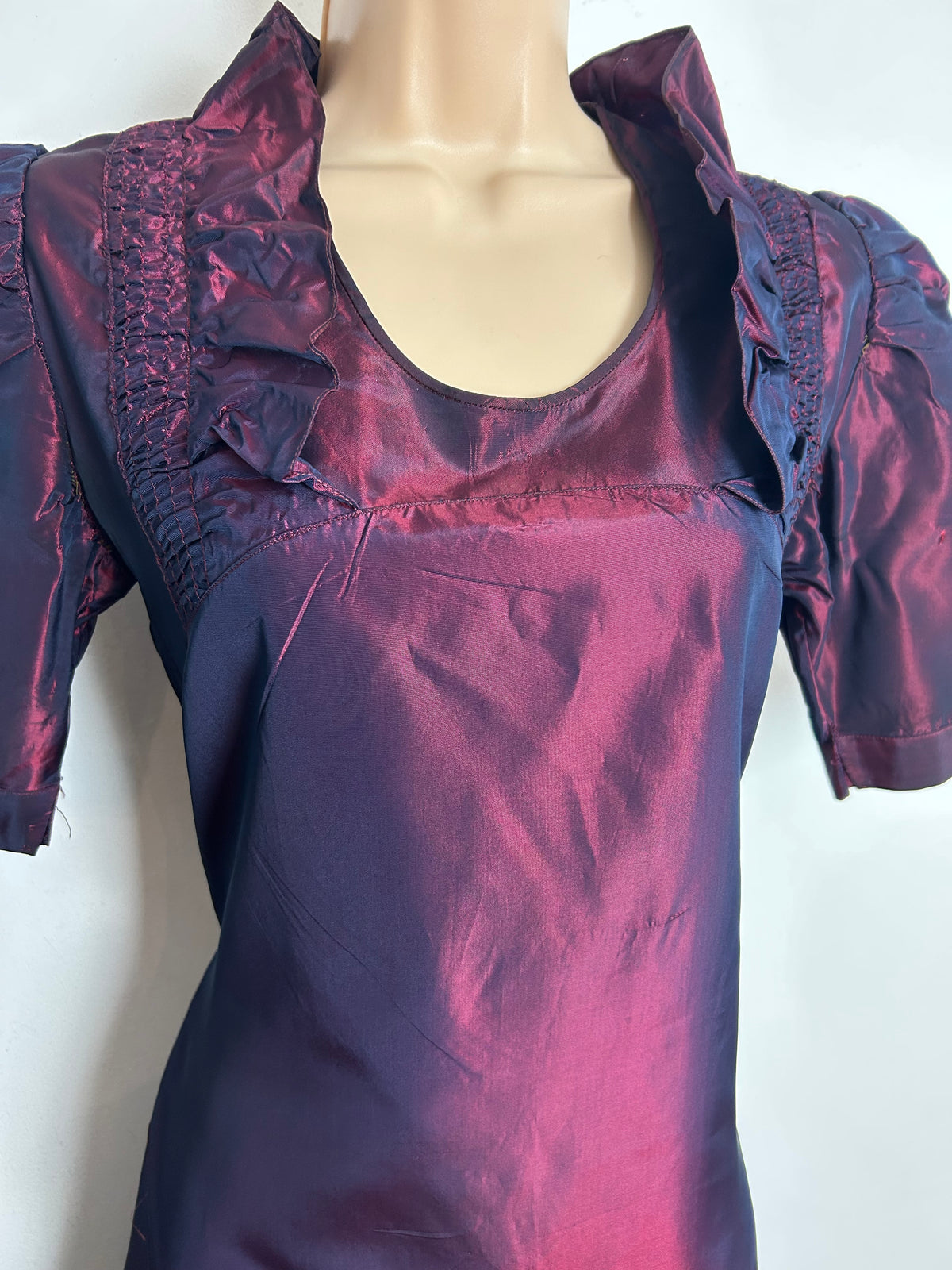 Vintage Original 1930s Size 8-10 Iridescent Plum Purple Satin Shirred Ruffle Detail Evening Dress