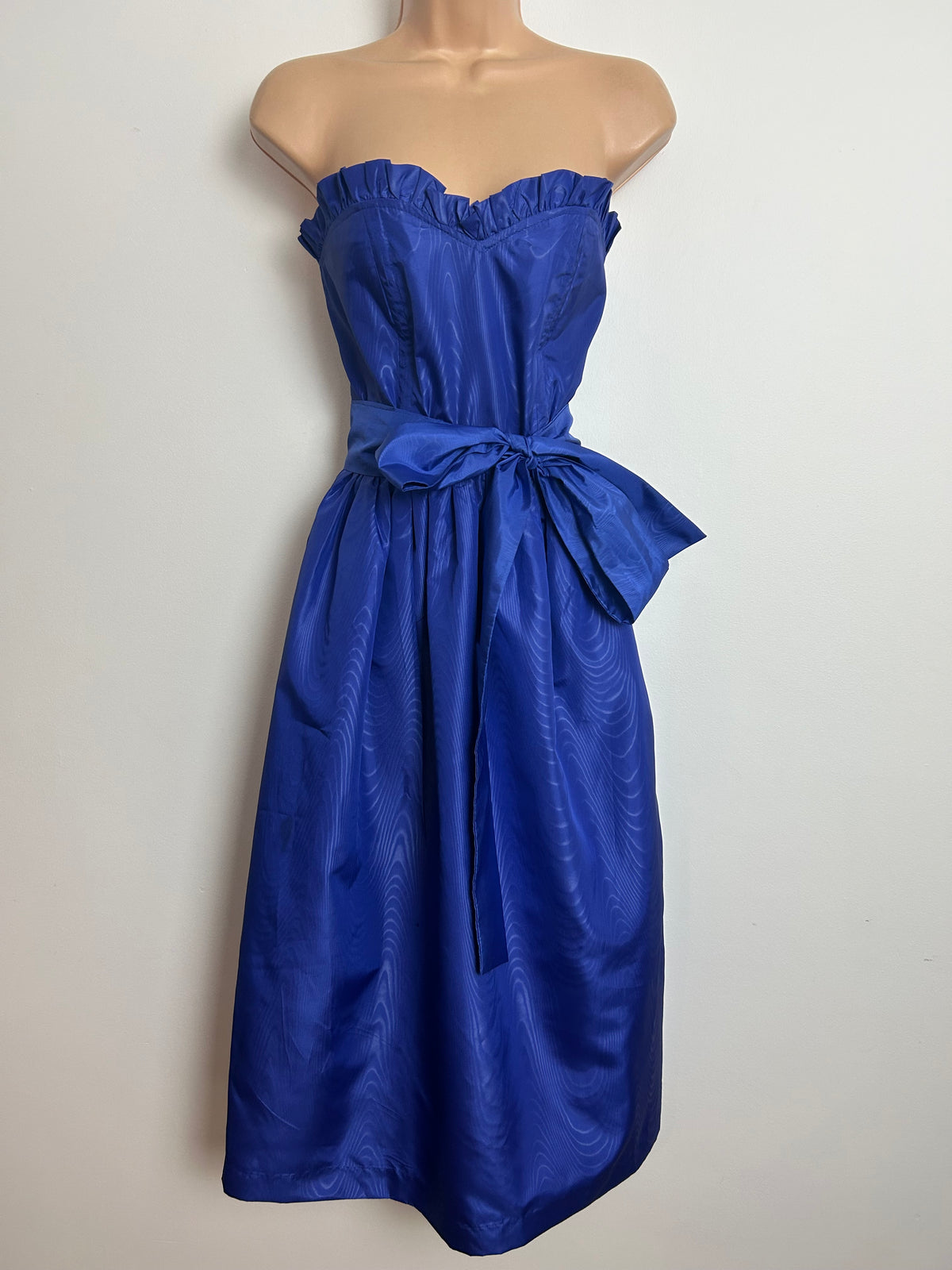 Vintage 1980s VIVIEN SMITH Size 8 Blue Watermark Satin Feel Strapless Belted Party Prom Occasion Dress