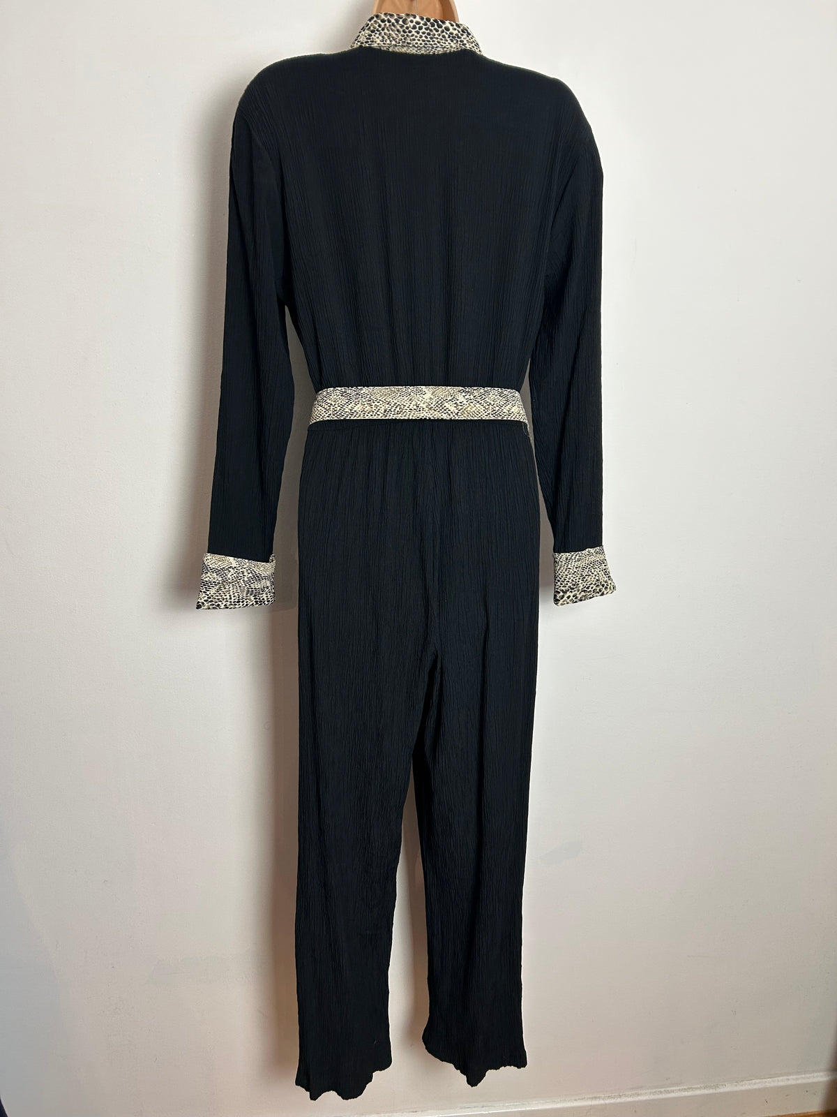 American Vintage 1980s VISAGE UK Size 12-14 Black Crinkle Fabric Leopard Print Contrast Belted Jumpsuit
