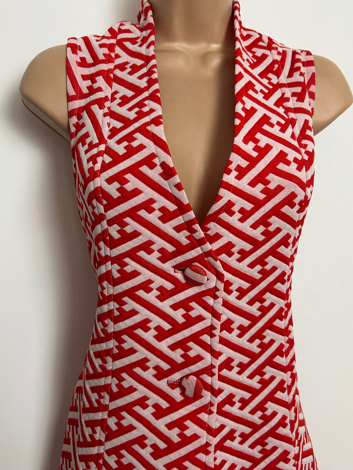 Vintage 1960s Size 12 Red & White Abstract Print Sleeveless Mod Shift Dress