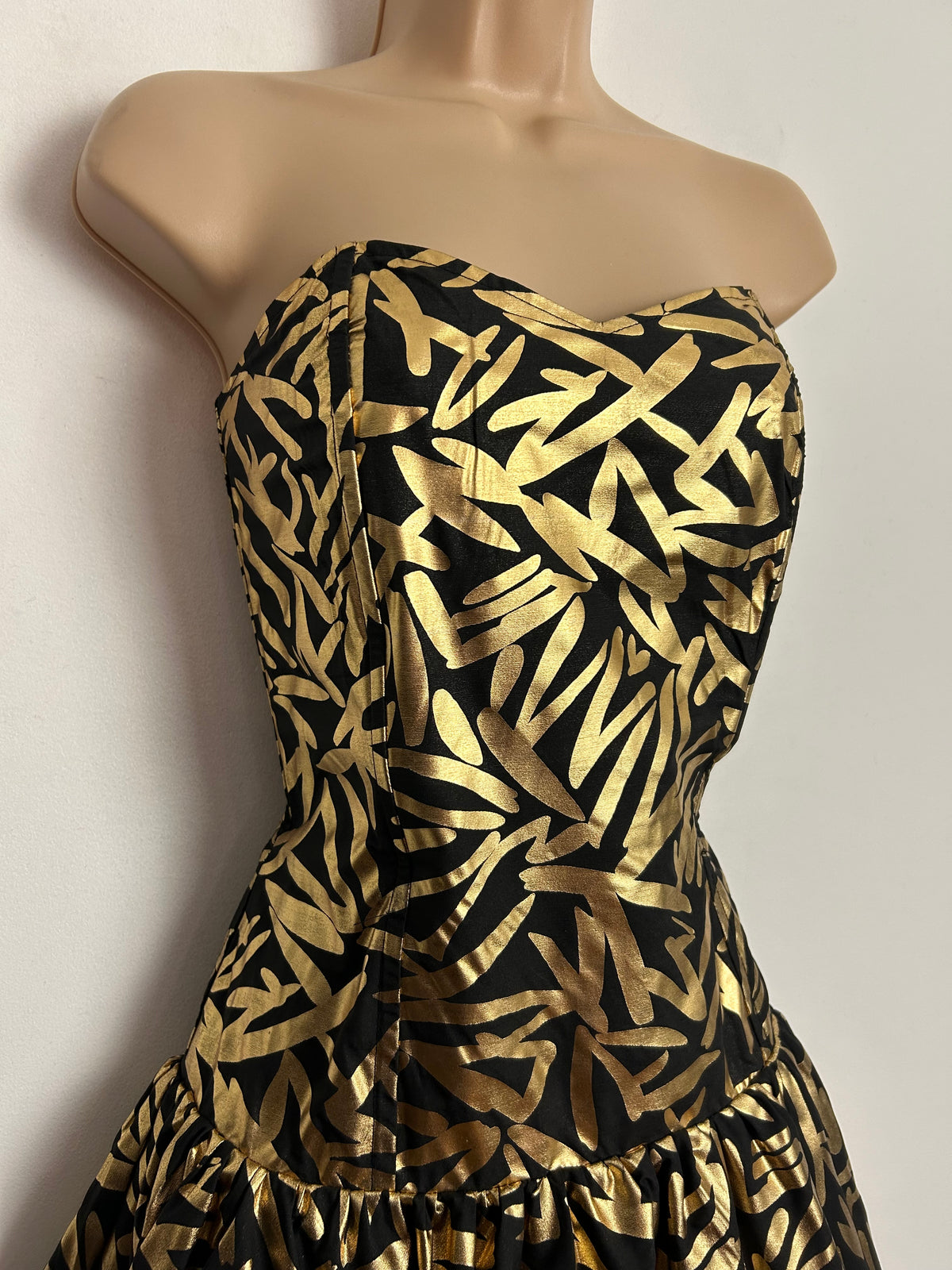 Vintage 1980s UK Size 8 Black & Metallic Gold Abstract Print Strapless Boned Mini Party Prom Dress