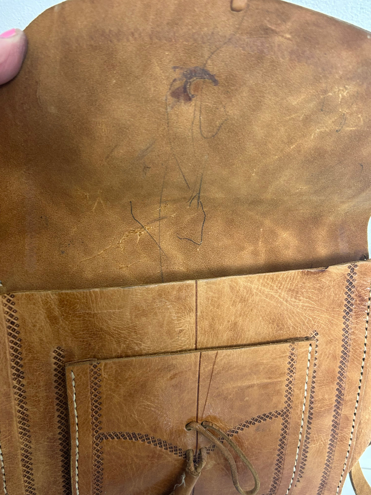 Vintage 1970s Tan Brown Real Leather Tooled Detail Satchel Saddle Handbag