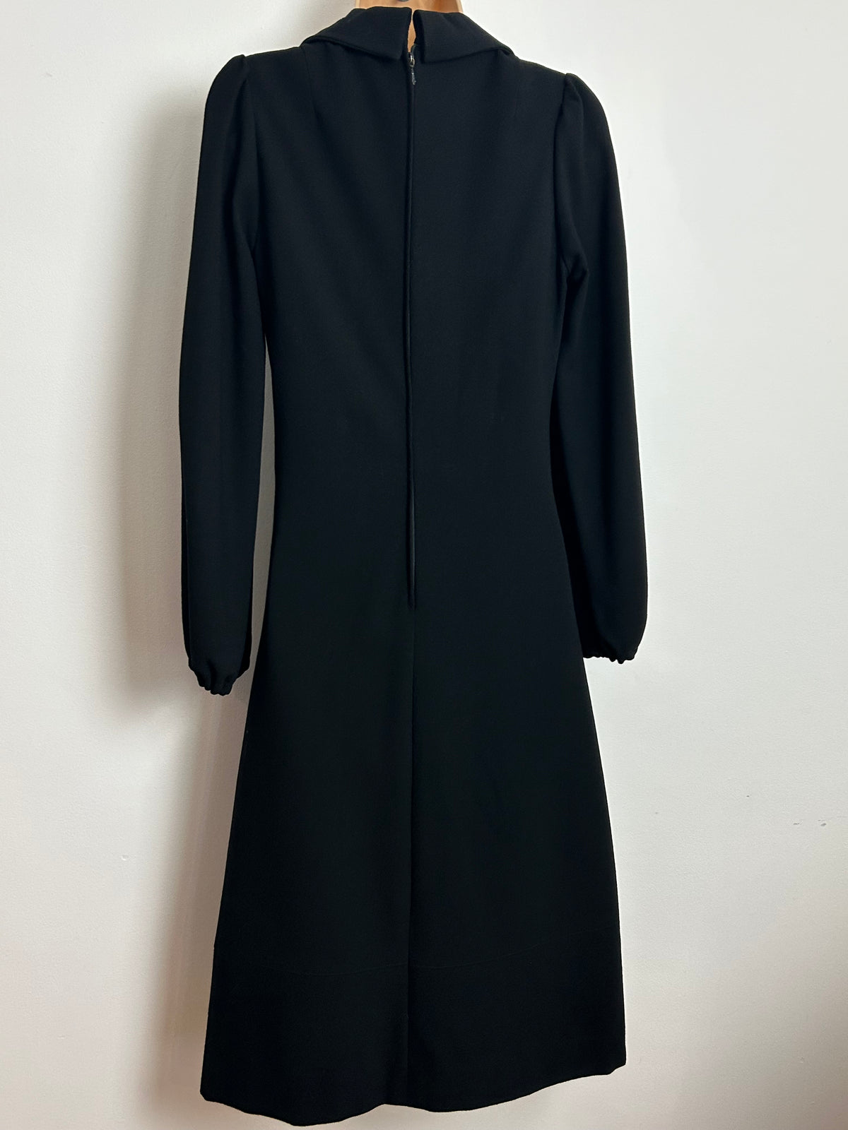Vintage Late 1960s BANFF Size 8-10 Black Dagger Collar Long Sleeve Mod Dress