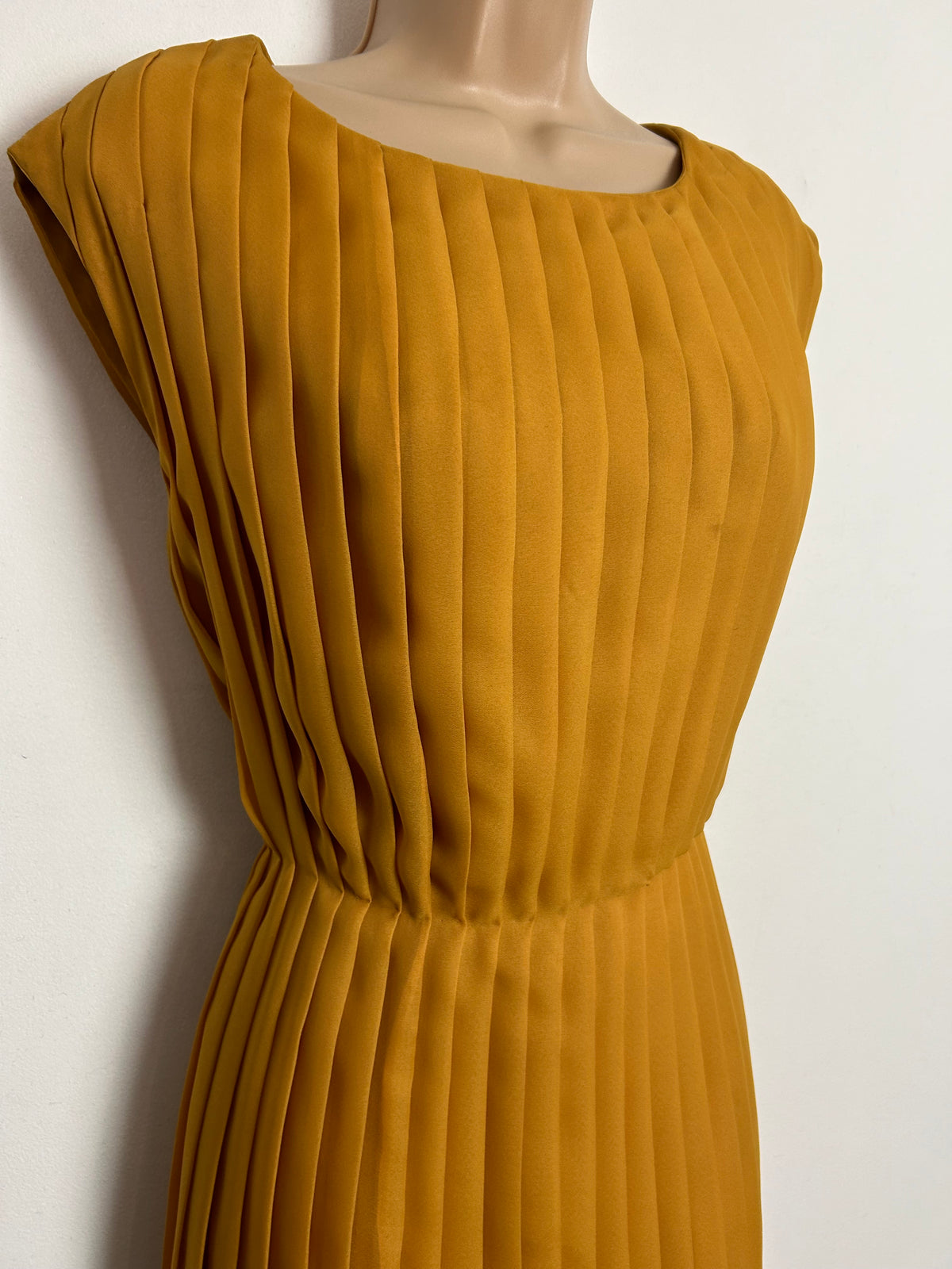 Vintage Late 1950s/Early 1960s UK Size 12 Mustard Yellow Pleated Sleeveless Dress