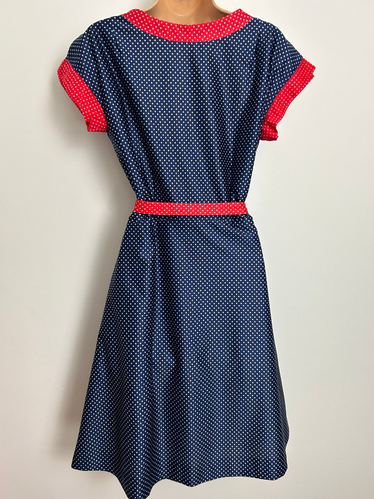 Vintage Late 1970s Size 10-12 Navy Blue & Red Contrast Polka Dot Print Belted Day Dress