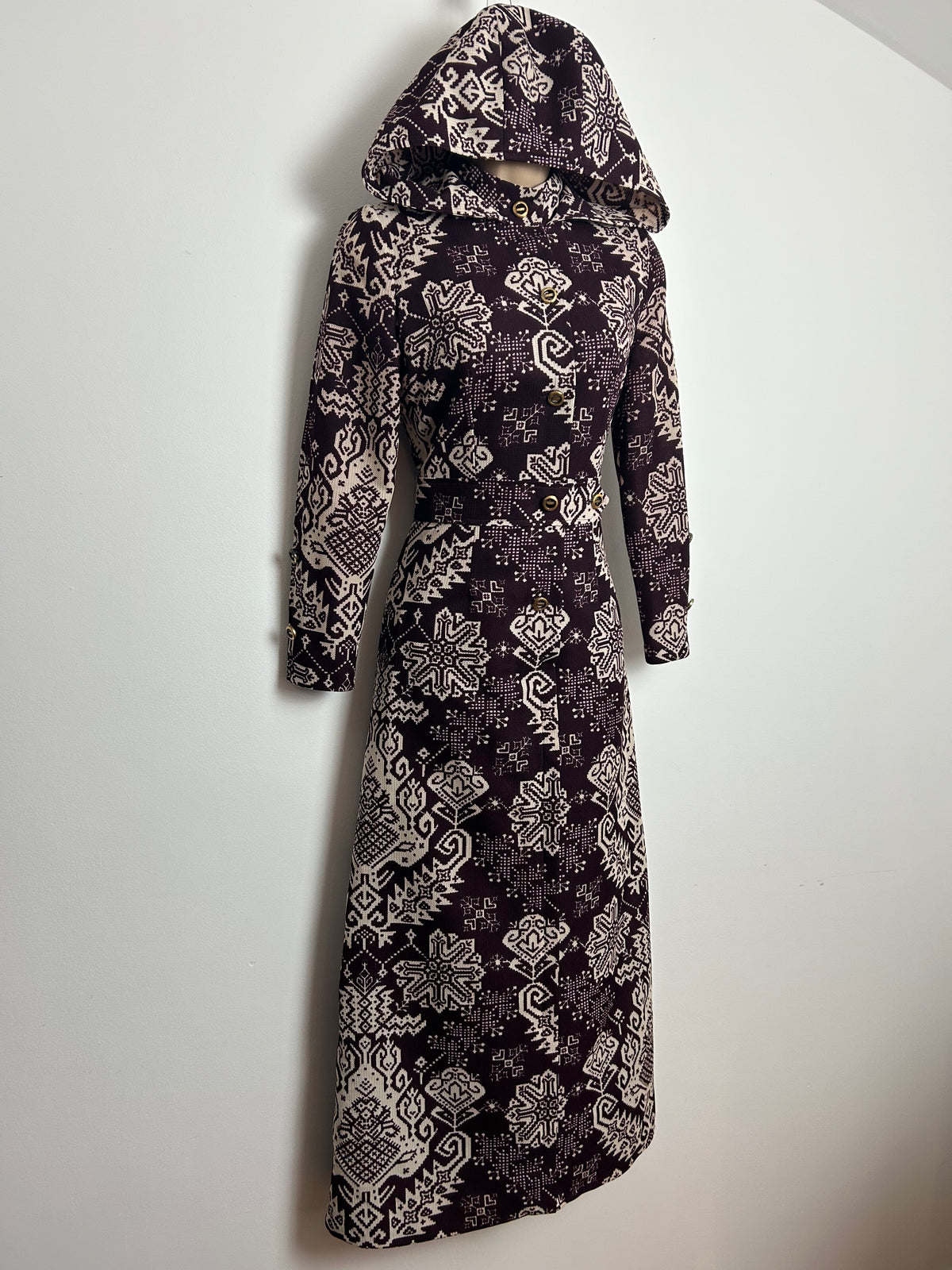 Vintage 1970s Size 8-10 Aubergine Purple & Off White Abstract Print Long Sleeve Hooded Maxi Dress