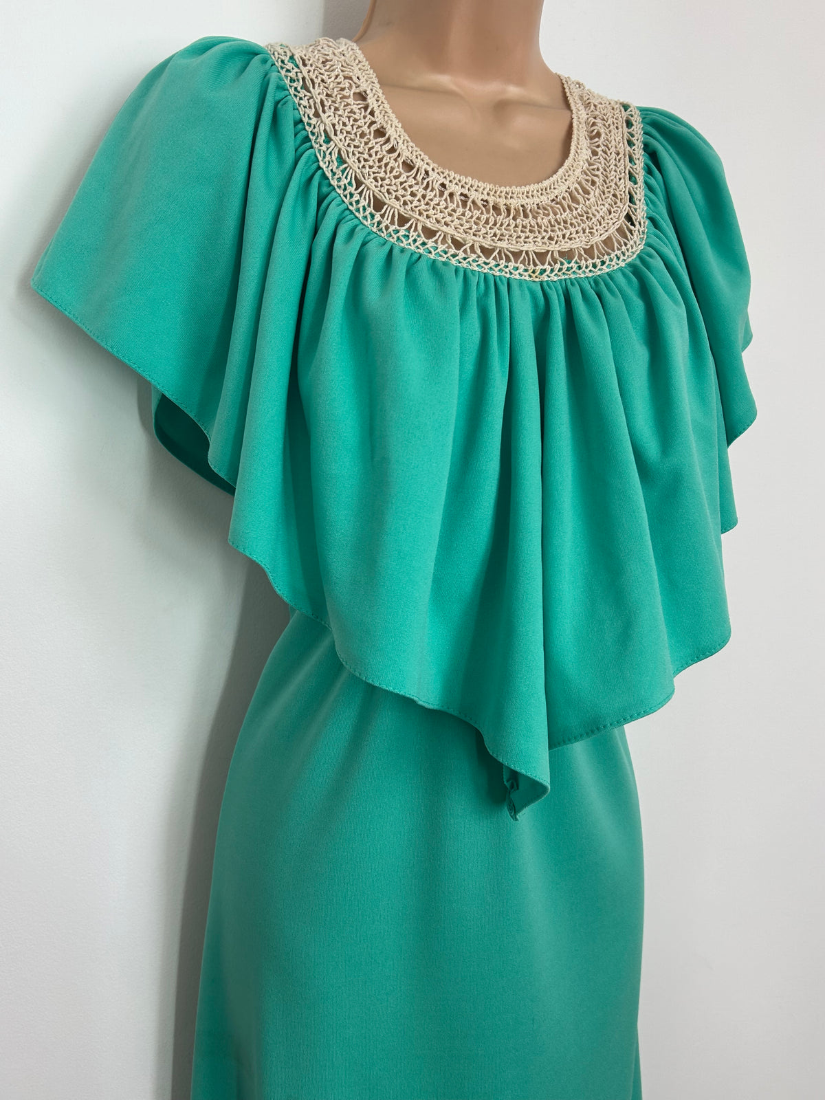 Vintage 1970s Size 12 Seafoam Green Lace Neck Panel Capelet Boho Maxi Dress