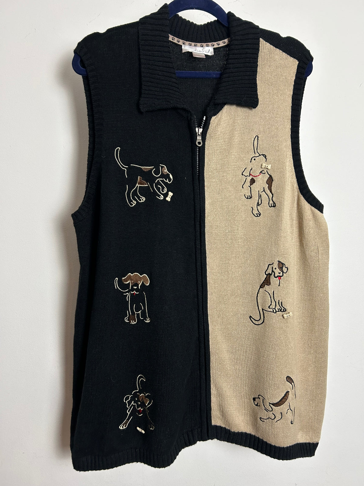 Vintage Y2K CJ BANKS Size 16/18 Black & Beige Cotton Mix Embroidered Dog Pattern Novelty Sleeveless Cardigan