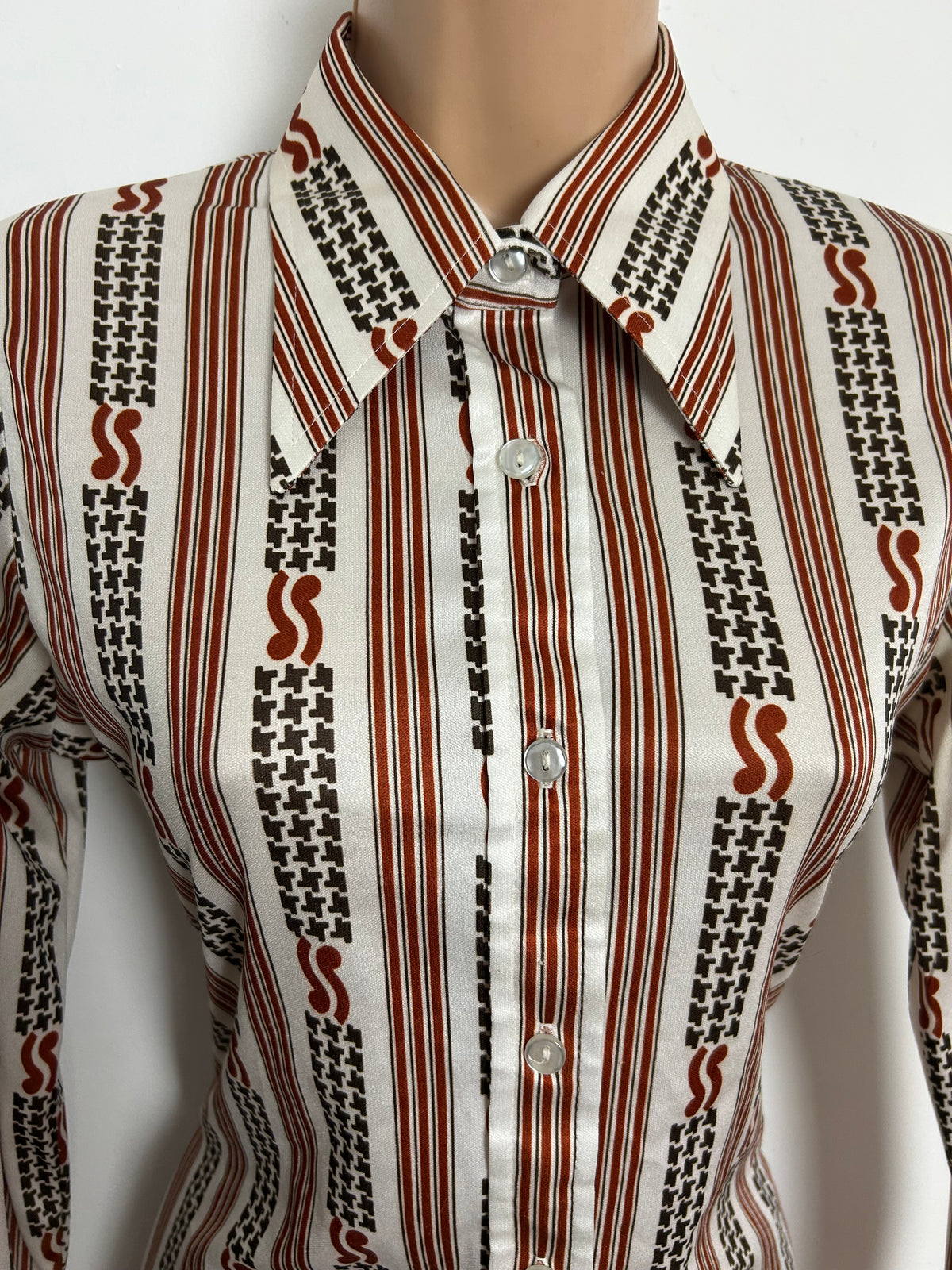 Vintage 1970s Size 10 White Brown & Rust Stripe & Dogtooth Print Dagger Collar Long Sleeve Shirt