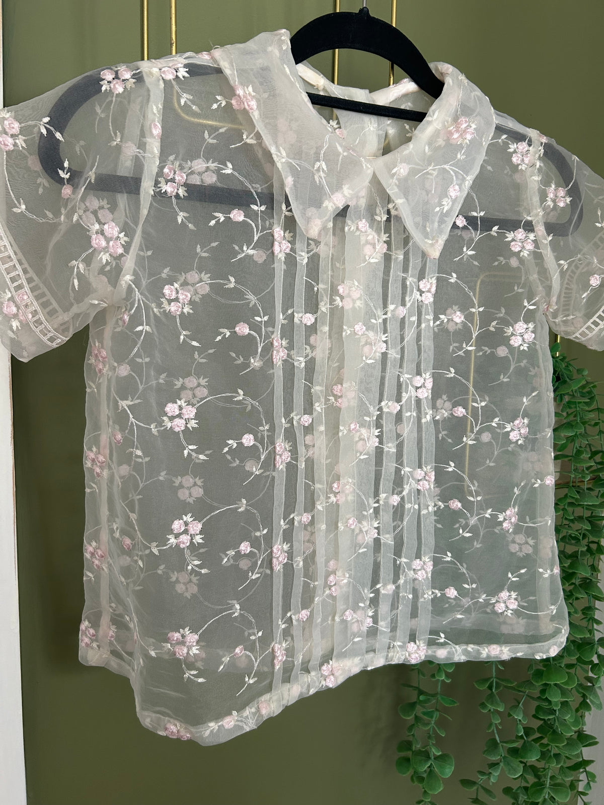 Vintage 1950s Size 8 Pretty Cream Organza Pink Floral Embroidered Button Back Blouse/Top