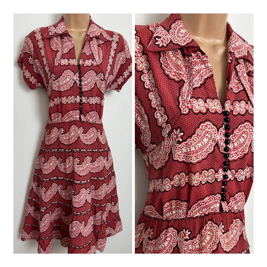 Vintage 1940s Size 6-8 Red White & Black Paisley Print Short Sleeve Tea Day  Dress