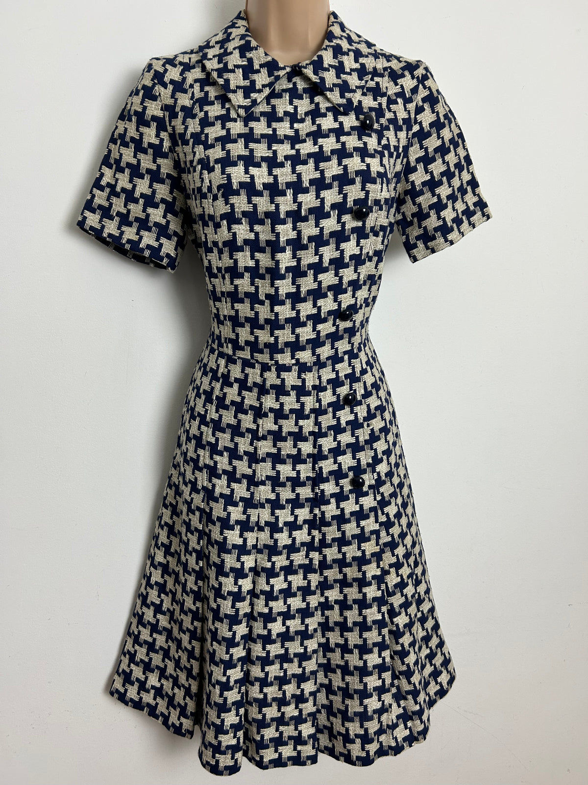 Vintage 1960s Size 8 Navy Blue & Cream Embroidered Dogtooth Check Mod Dress