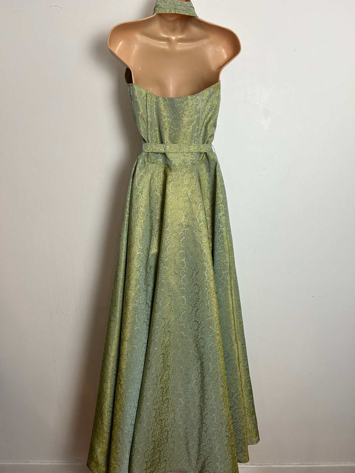 Vintage 1940s Size 8 Stunning Pale Green & Gold Paisley Brocade Halter Neck Belted Full Length Evening Gown
