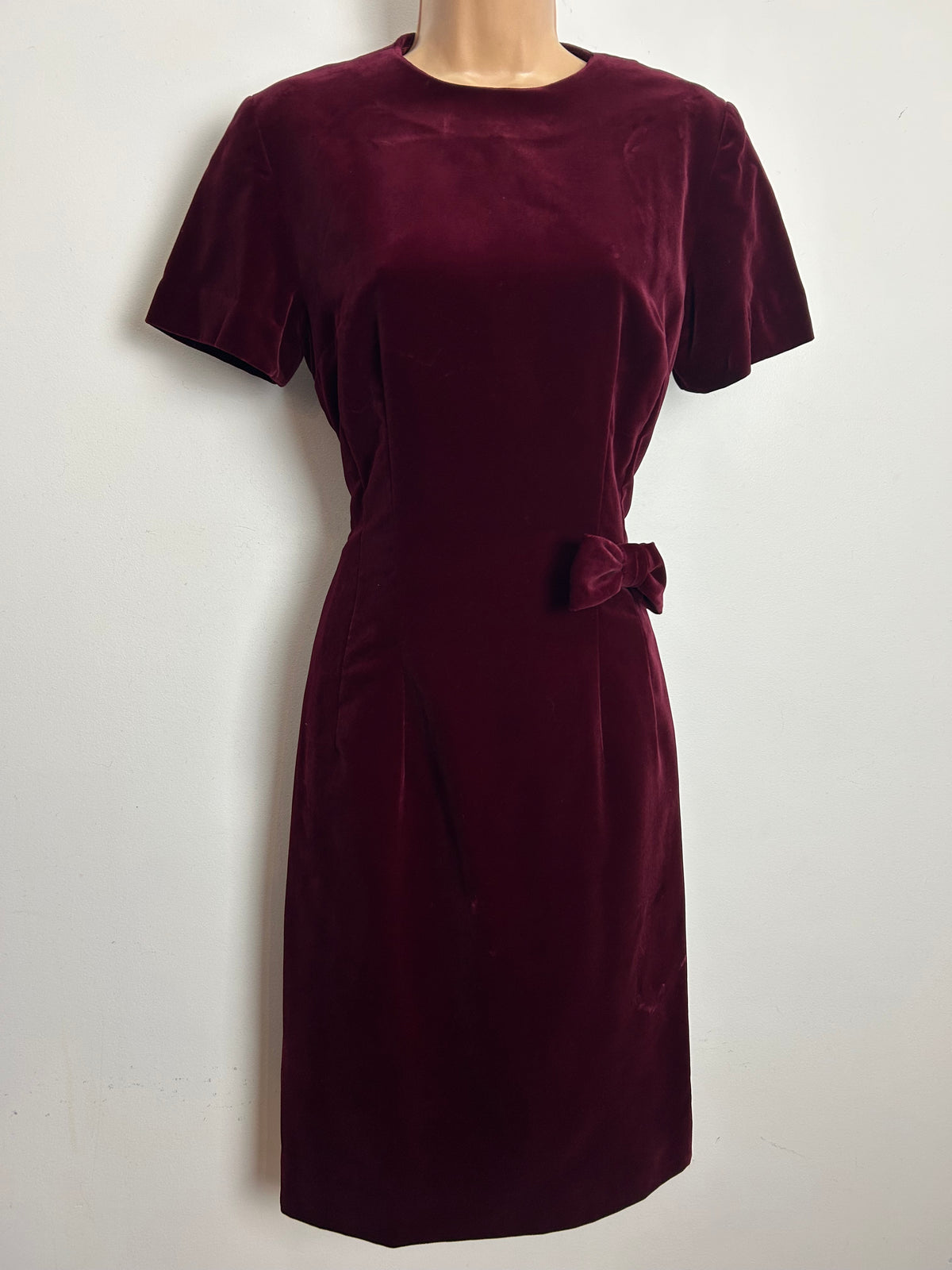 Vintage 1960s Size 8-10 Burgundy Velvet Bow Detail Fitted Christmas Day Dress