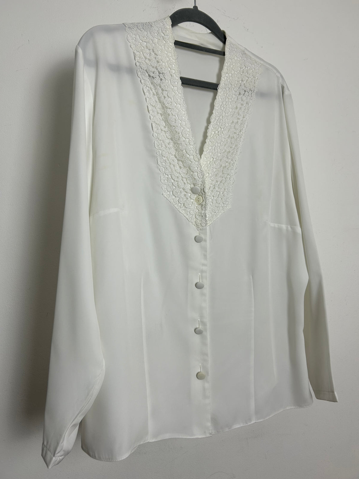 Vintage 1980s Size 16 Pretty White Lace Trim Long Sleeve Blouse