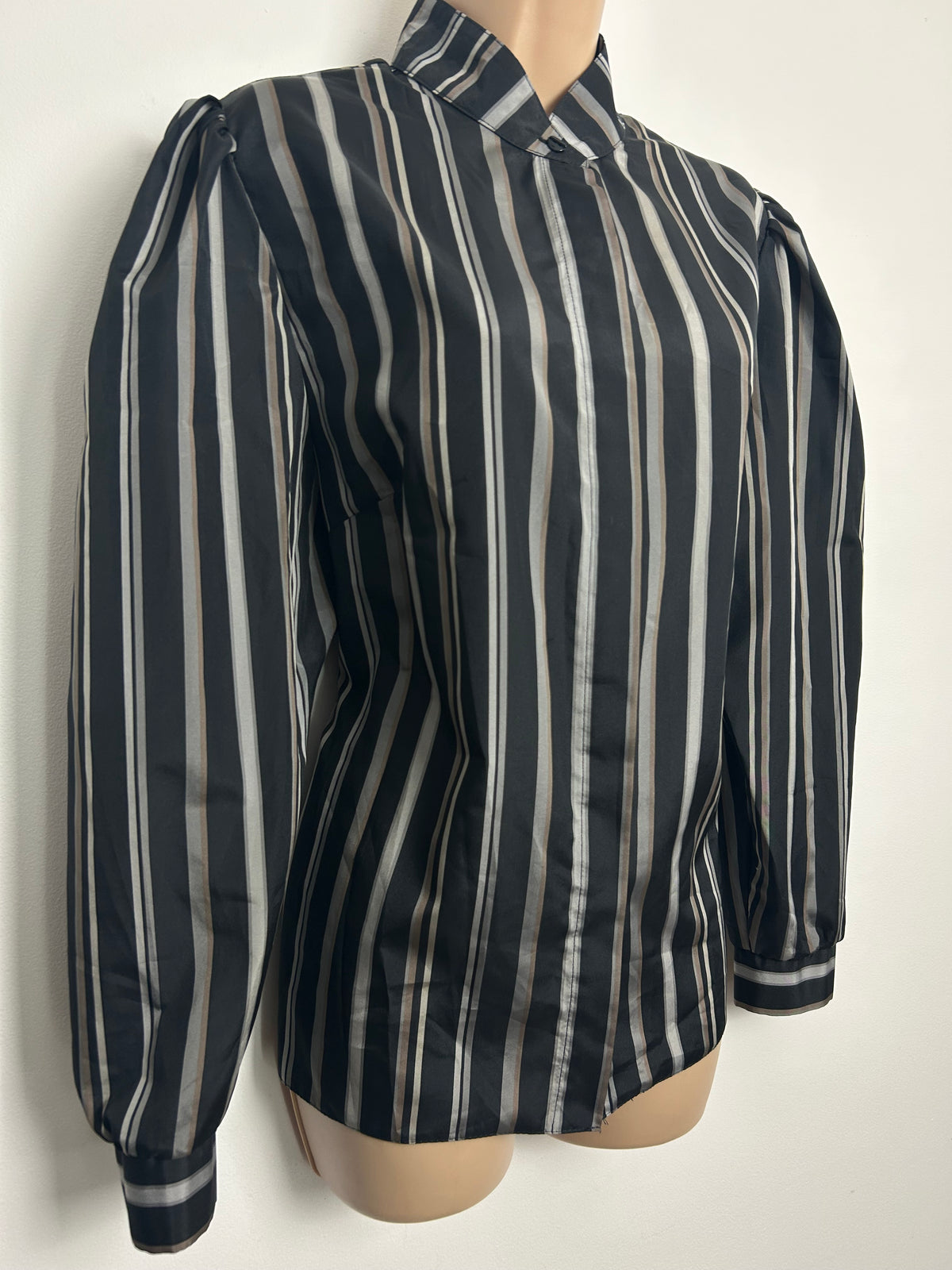 Vintage 1980s YESSICA Size 14-16 Black & Silver Stripe Long Sleeve Puff Sleeve Blouse