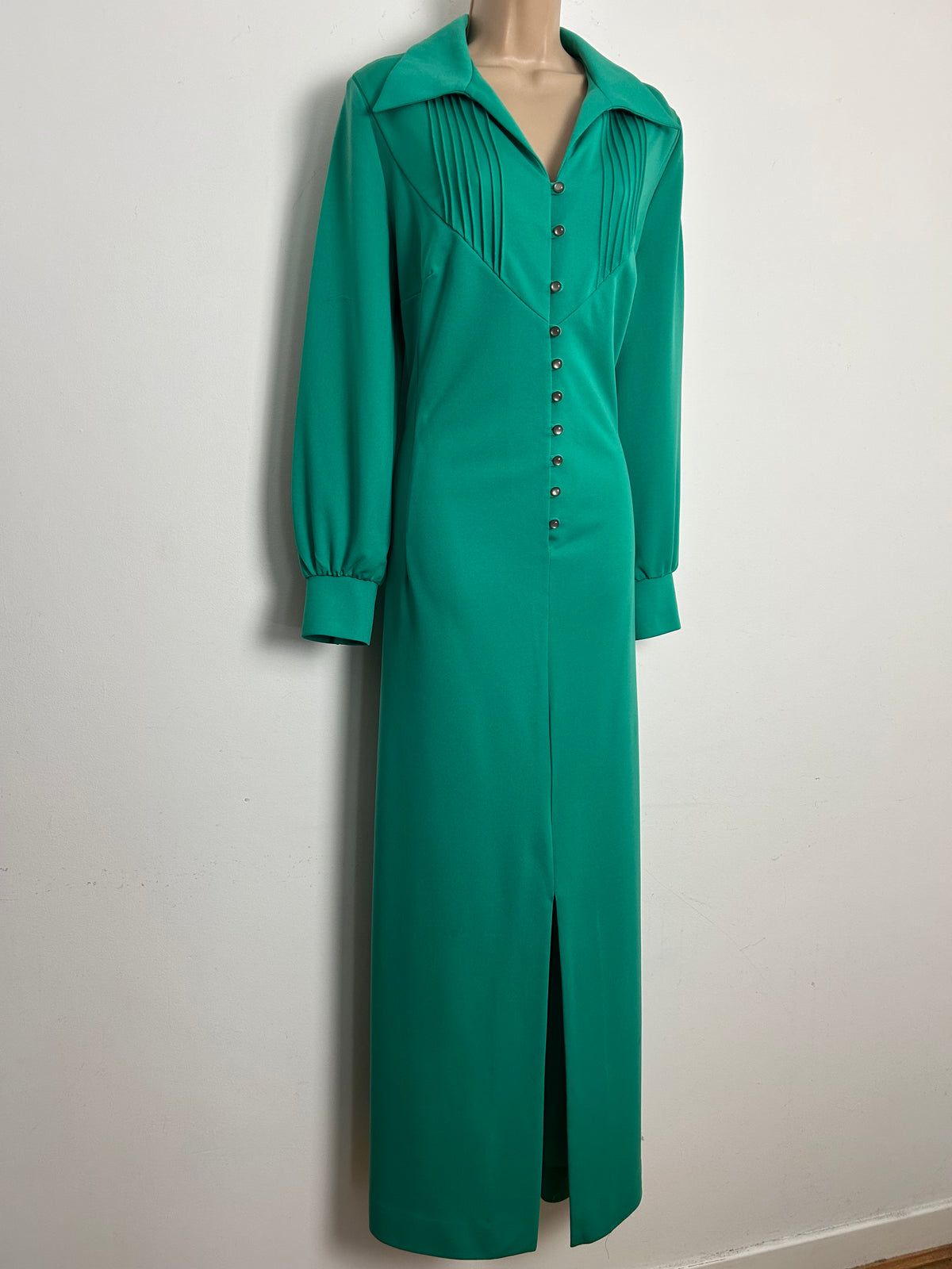 Vintage 1970s LEROSE Size 14-16 Green Pintuck Pleating Detail Long Sleeve Maxi Dress