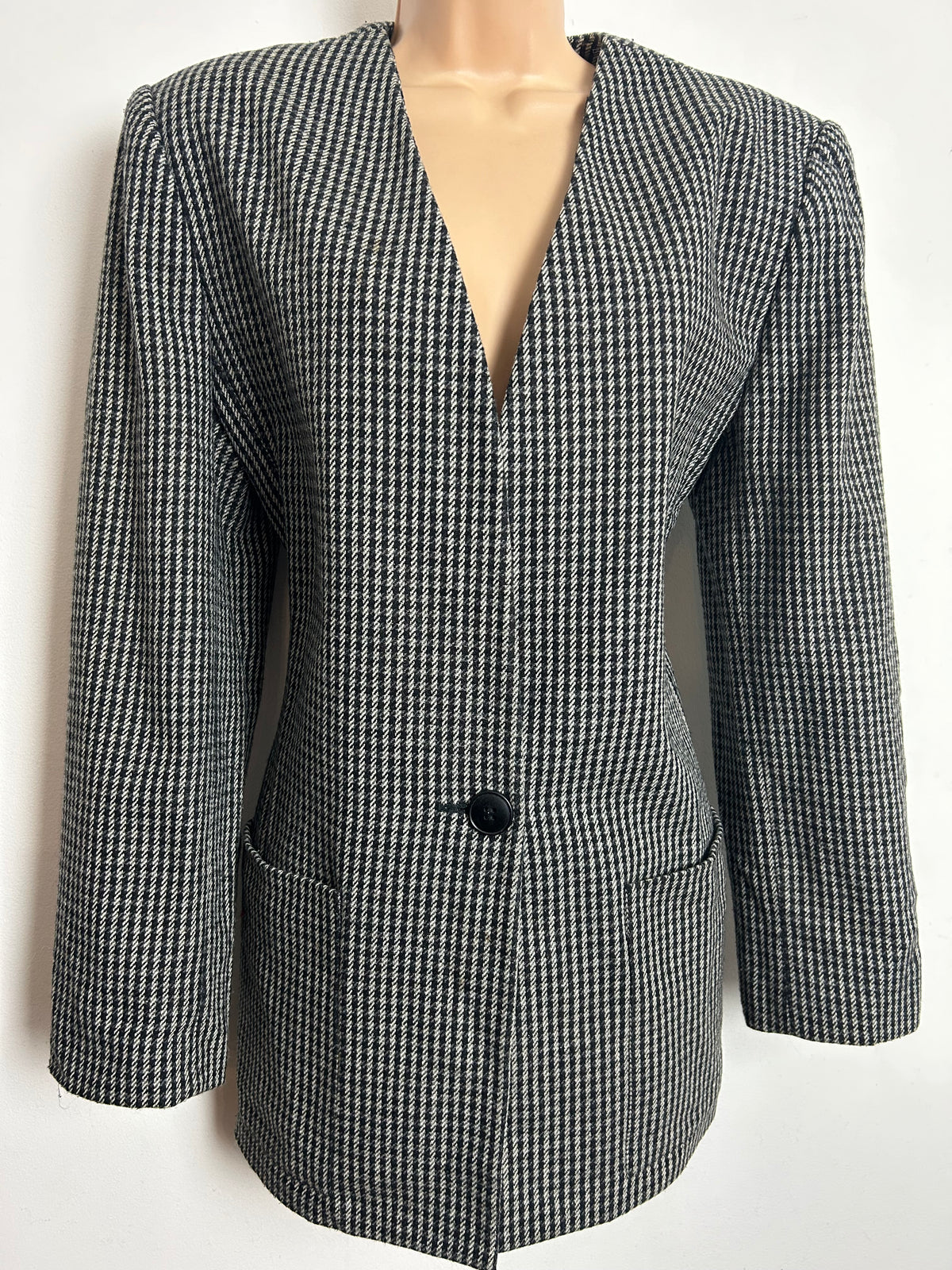 Vintage 1980s SASSON Size 14 Black & White Tweed Check Wool Mix Collarless Blazer