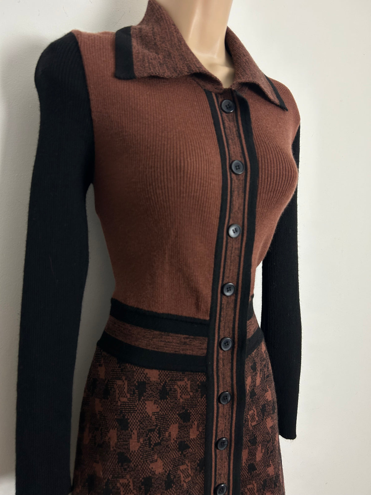 Vintage 1970s Size 8-10 Brown & Black Abstract Check Print Rib Jersey Mod Day Dress