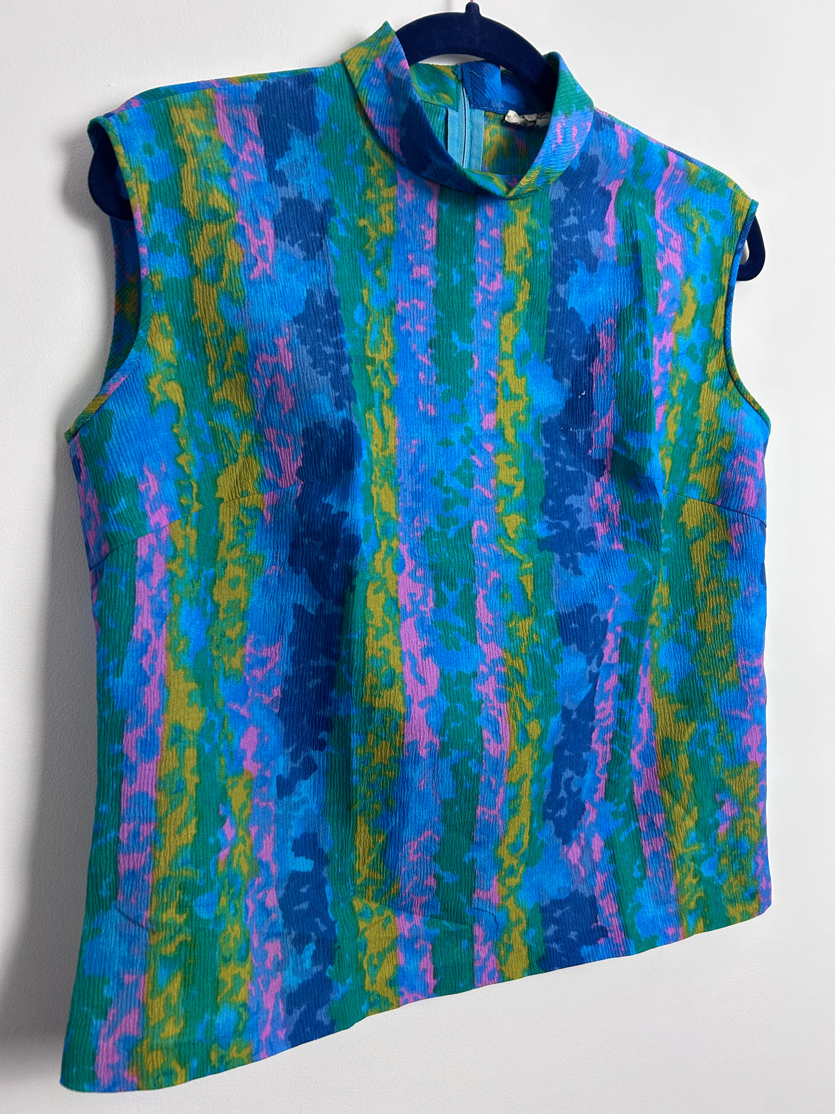 Vintage 1960s UK Size 12 Blue Green Pink & Yellow Abstract Print Rolled Collar Sleeveless Top