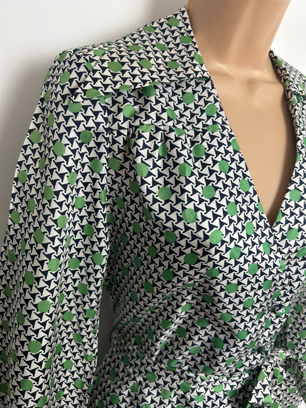 Vintage 1970s COUNTRY CASUALS Size 6 White Black & Green Abstract & Spot Print Pleated Maxi Skirt & Top