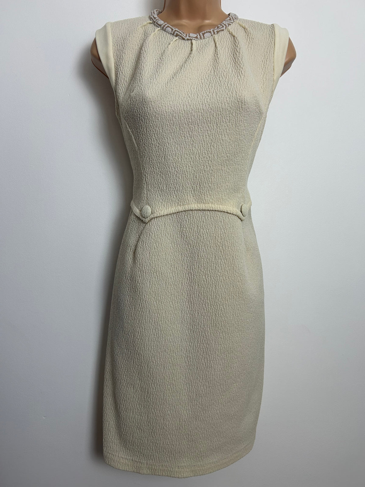 Vintage 1960s Size 10 Cream Textured Crimplene Mod Shift Dress