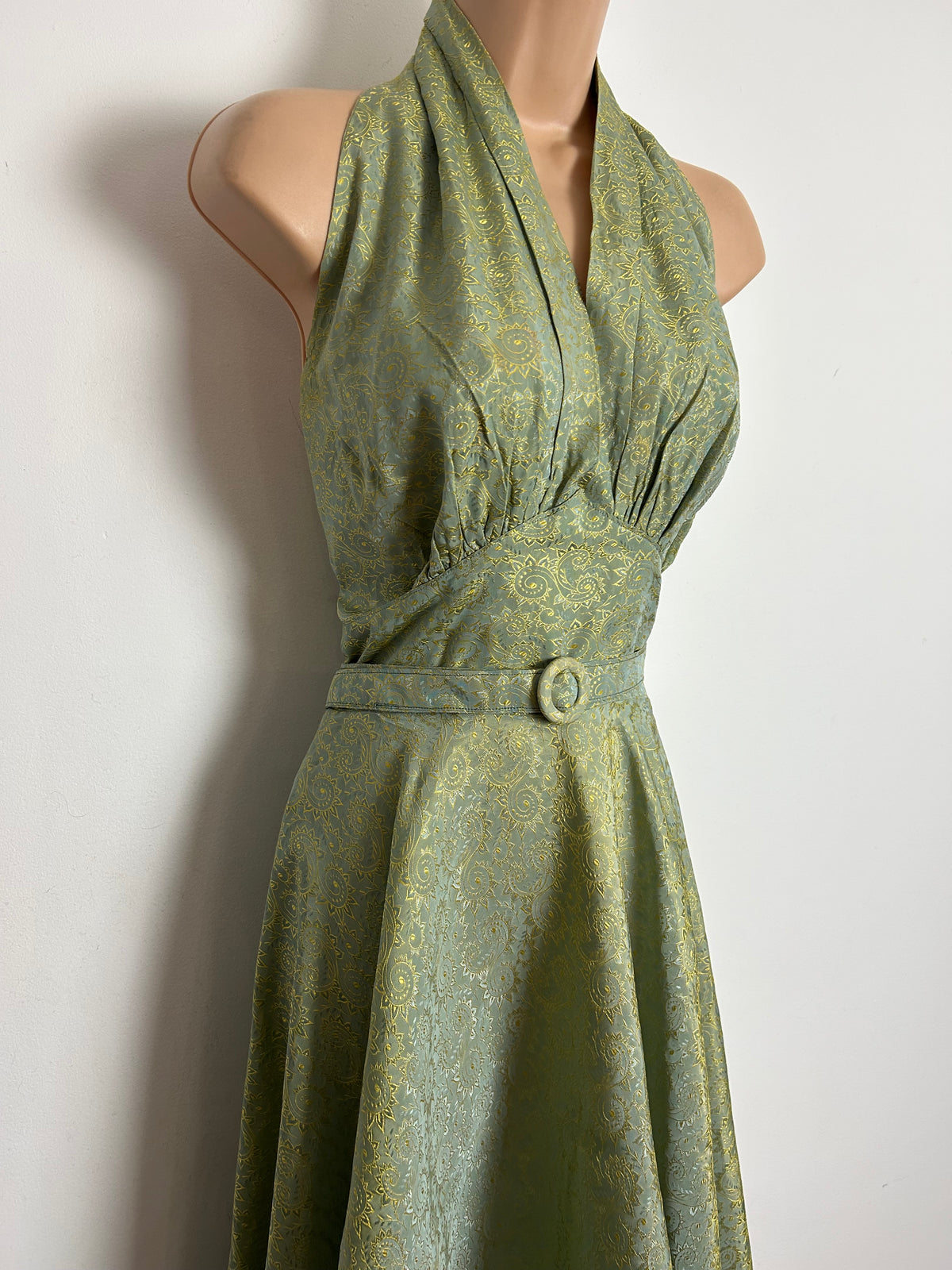Vintage 1940s Size 8 Stunning Pale Green & Gold Paisley Brocade Halter Neck Belted Full Length Evening Gown