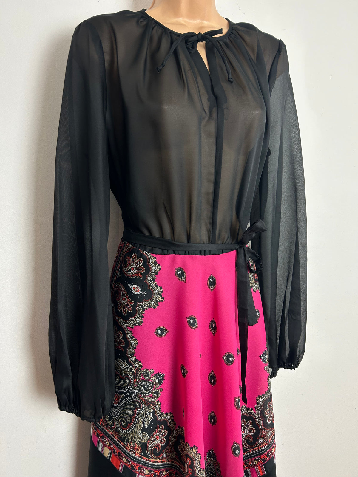 Vintage 1970s Size 16 Black & Pink Chiffon Long Sleeve Belted Midi Day Dress