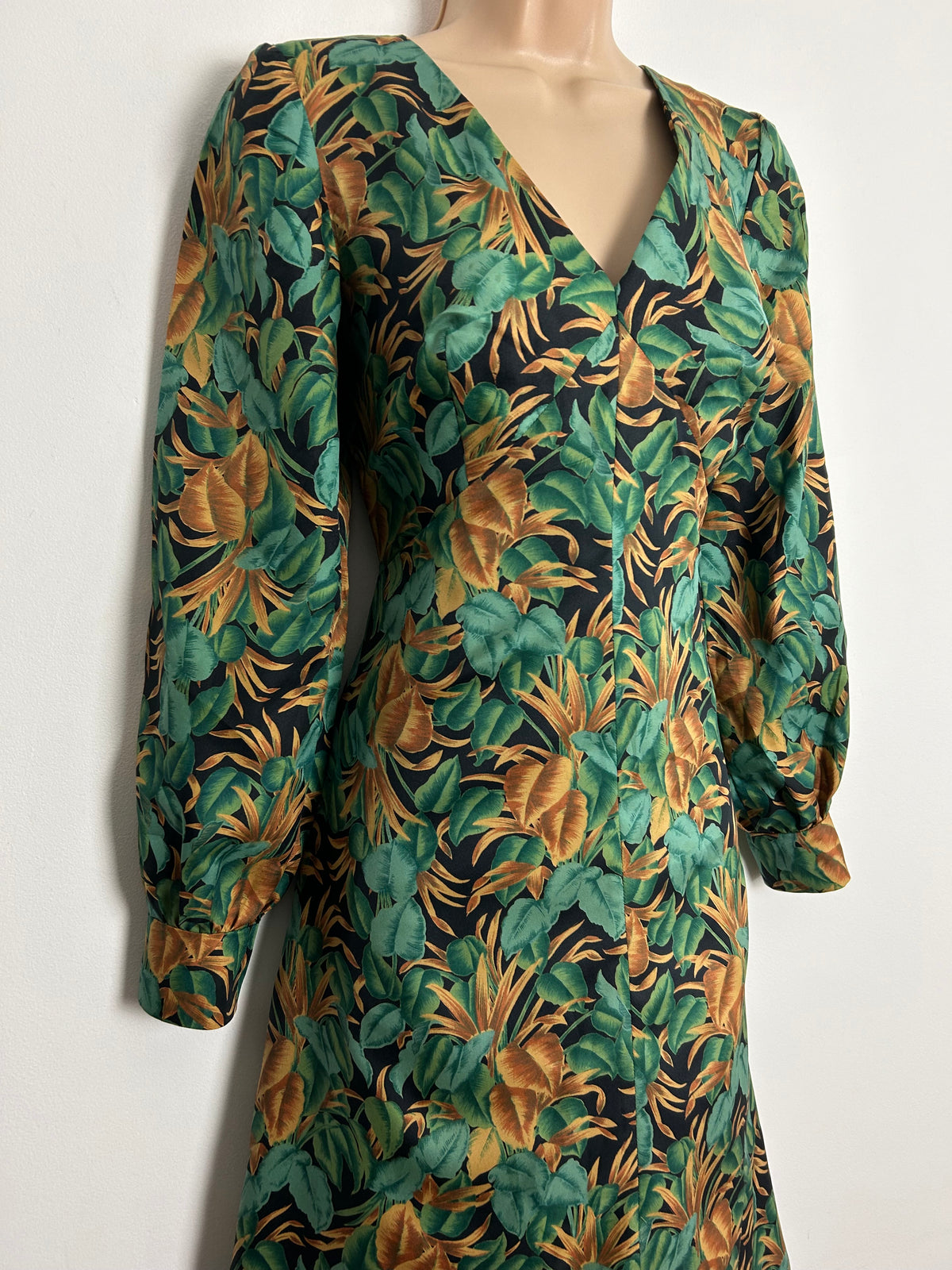 Vintage 1970s Size 10 Black Green & Sandy Beige Leaf Print Maxi Dress