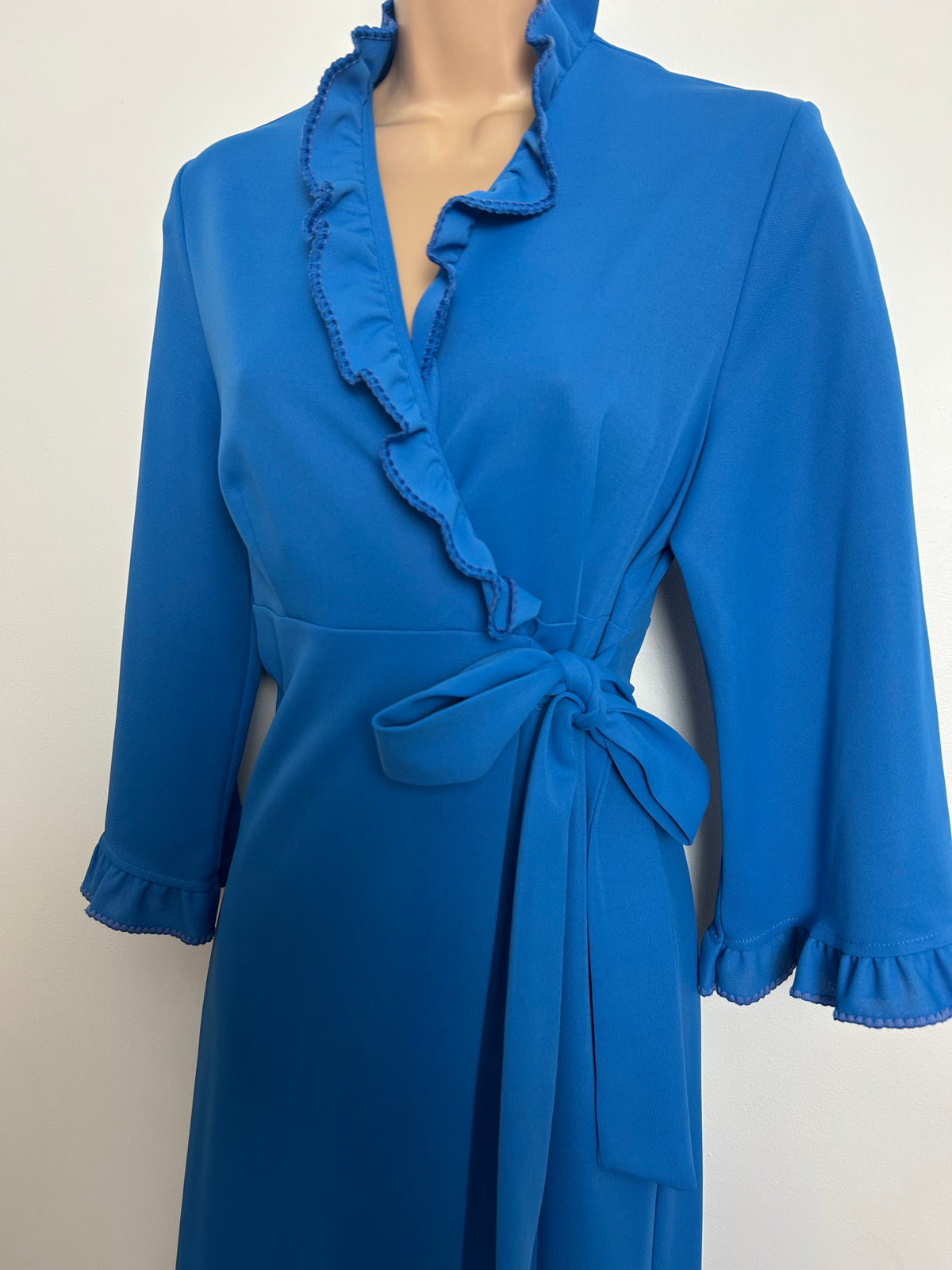 Vintage 1970s Size 10 Blue Ruffle Trim Full Wrap Style Maxi Length House Coat/Dressing Gown