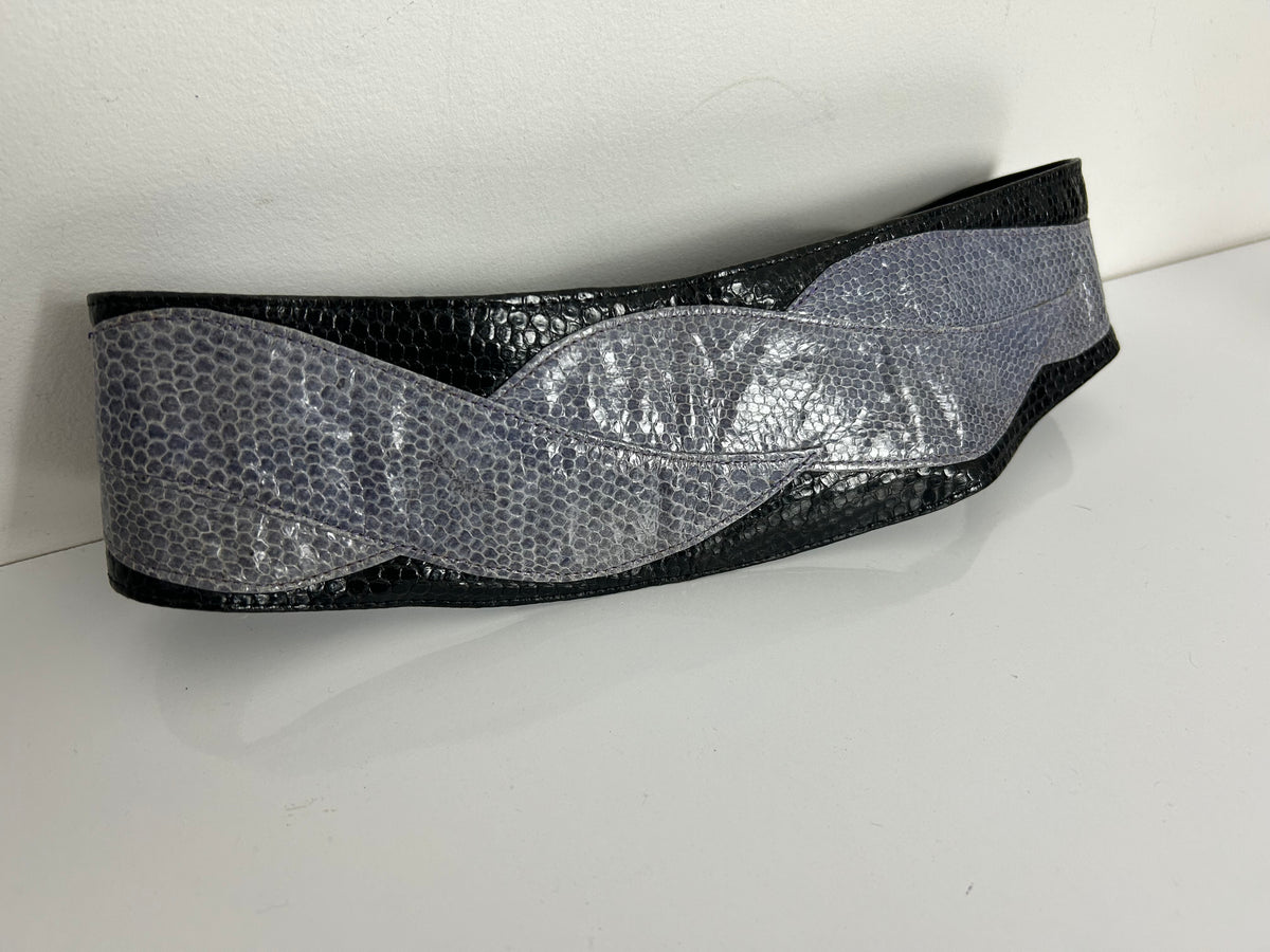 Vintage 1980s Black & Grey Mock Reptile Skin New Romantic Style Leather Wide Cinch Belt 28" Waist
