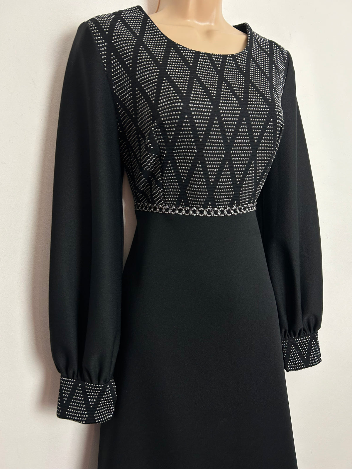 Vintage 1970s UK Size 10 Black & Sliver Lurex Long Sleeve Mod Party Occasion Dresss