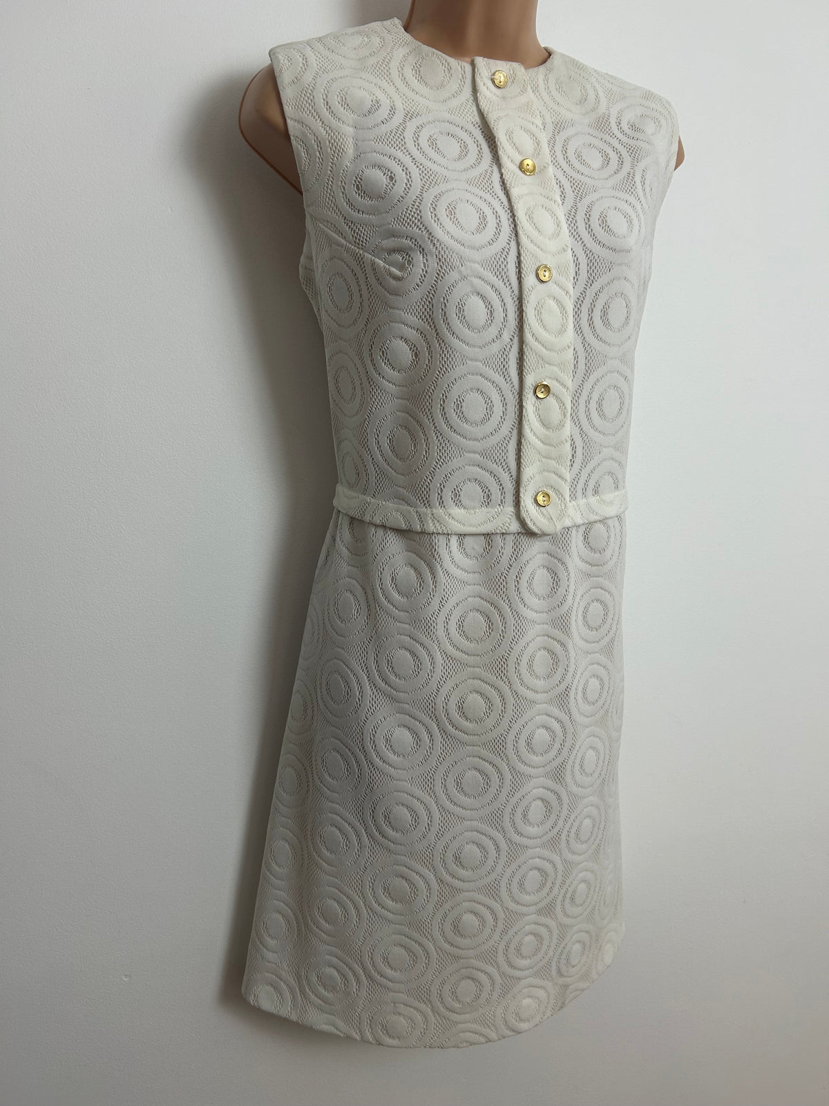 Vintage 1960s Size 14 White Lace Effect Sleeveless Summer Mod Shift Dress