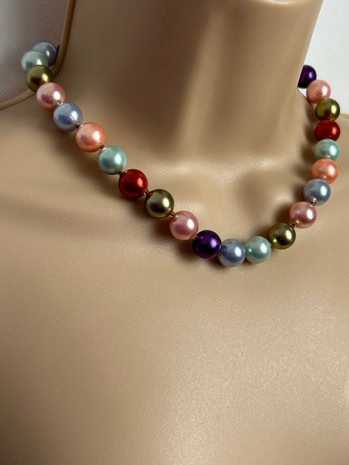 Vintage 1960s Multicoloured Faux Pearl Plastic Bead Choker Necklace