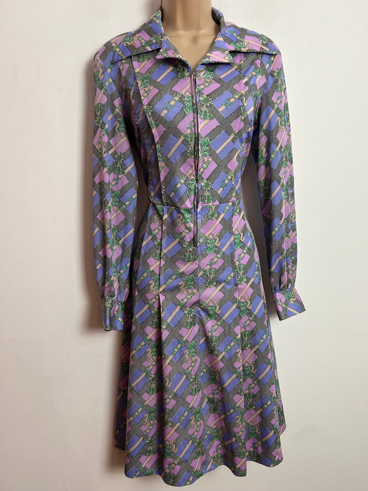 Vintage 1970s UK Size 12 Lilac & Pink Check Strap & Knights Helmet Print Zip Front Dagger Collared Mod Dress