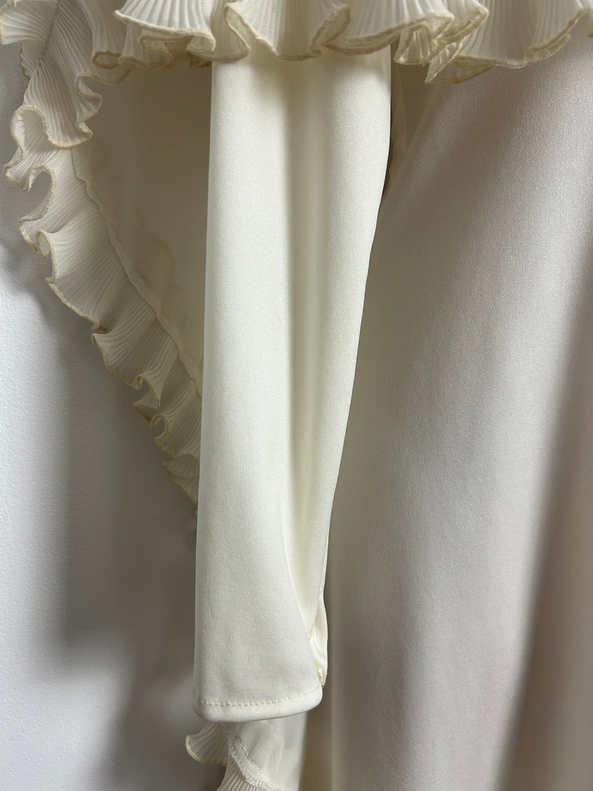 Vintage Early 1970s Size 8 Cream Chiffon Cape Overlay Long Sleeve Boho Occasion Dress Hostess Gown