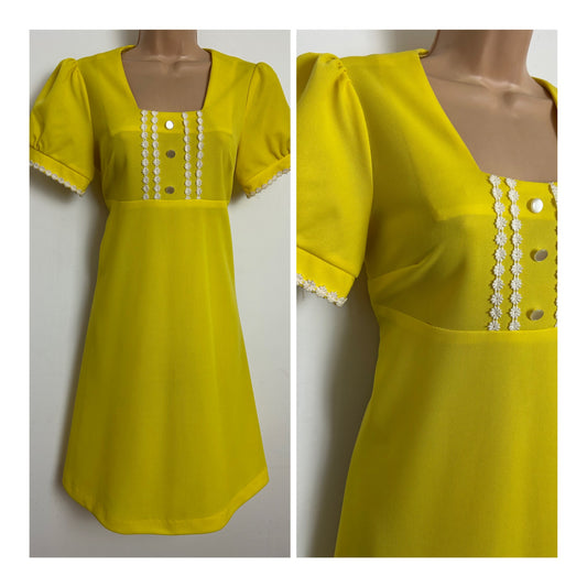 Vintage 1960s Size 10 Cute Yellow Short Sleeve Daisy Applique Tie Back Summer Mod Dress