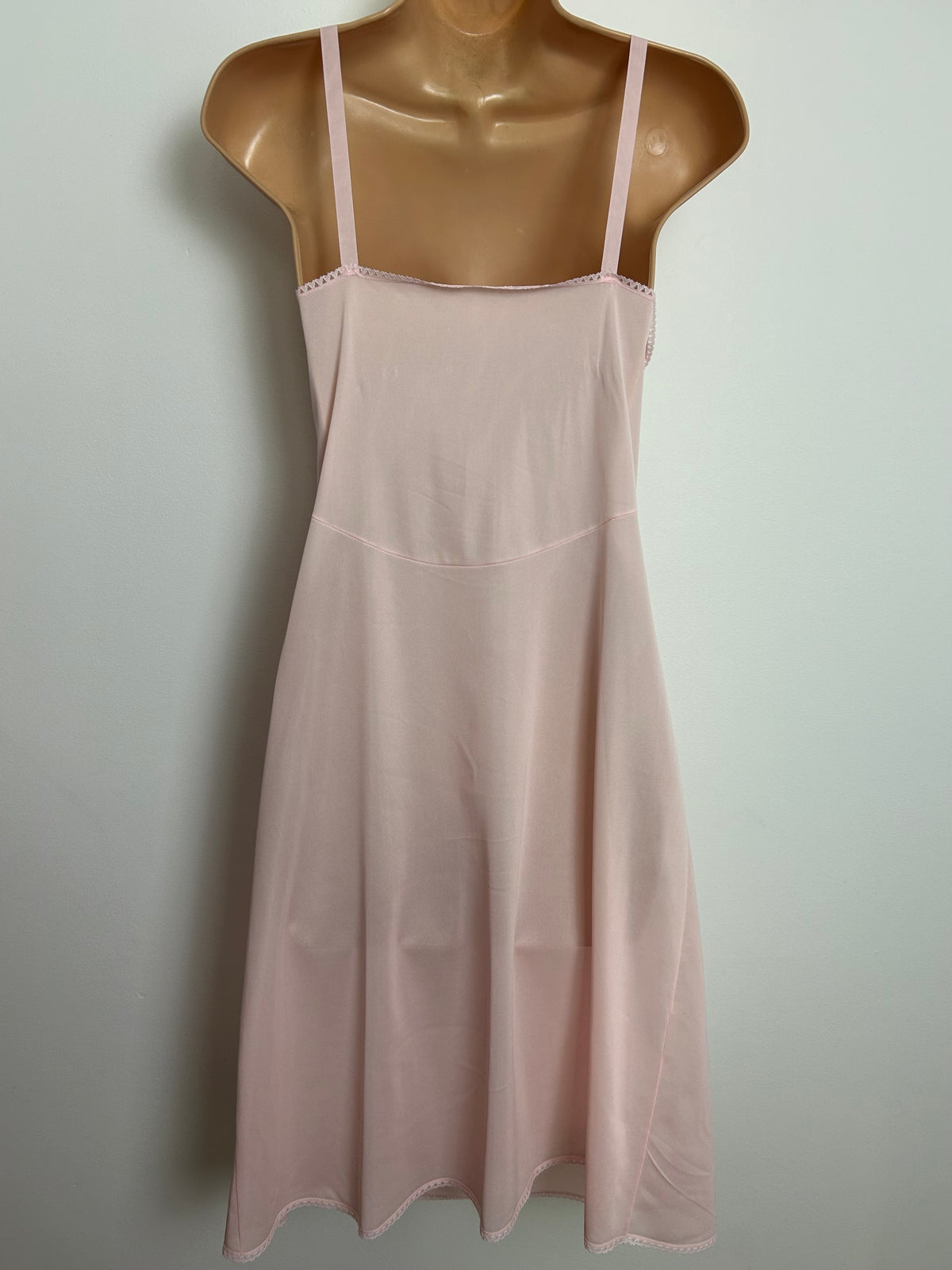 Vintage 1960s ARISTOCRAFT Size 12-14 Pretty Pale Pink Embroidered Detail Slip