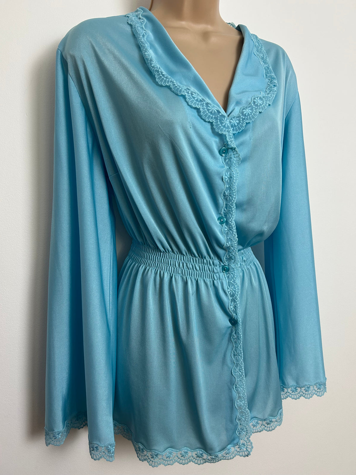 Vintage 1970s Size 12-14 Blue Lace Trim Long Sleeve Shirred Waist Bed Shirt/Jacket